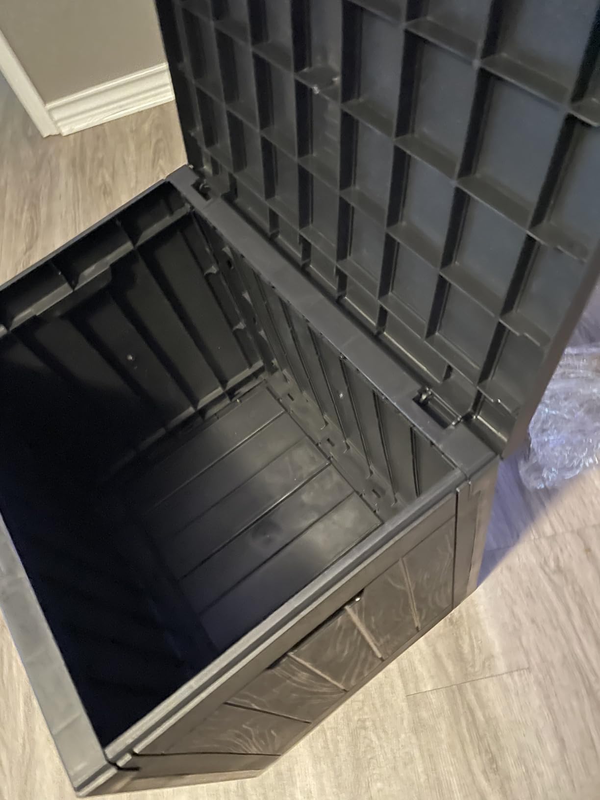 YITAHOME Large Deck Box 120 Gallon Resin Outdoor Storage Box | Patio Storage Bin and Bench Seat for Outdoor Pillows, Garden Tools and Pool Supplies, Waterproof Lockable, Black customer photo 2