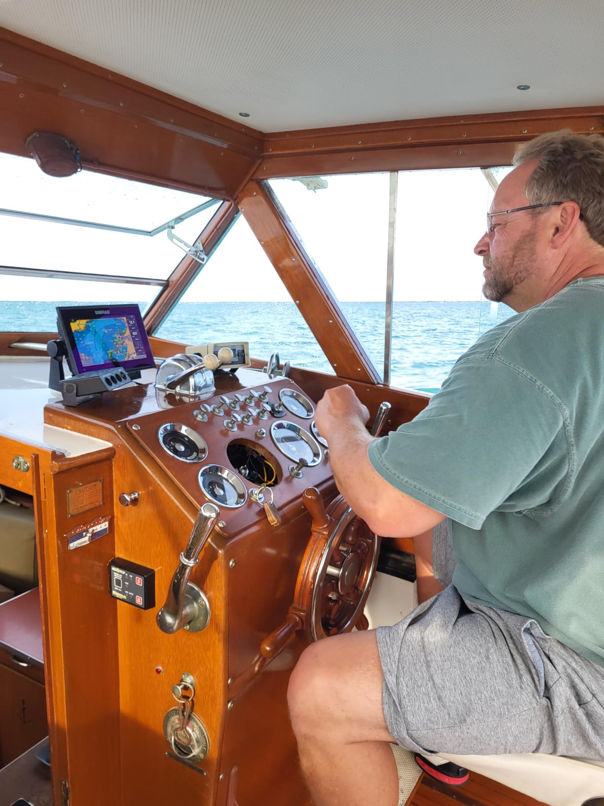 Simrad GO Chartplotter and Fish Finder, with Transducer and Radar Options, Preloaded C-MAP Discover Chart Card customer photo 2