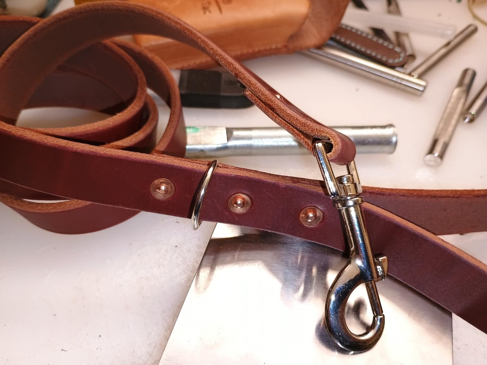 Leather Edge Trimmer for Belts and Straps, Adjustable Desktop Leather Edge Beveler Tool, Aluminum Leather Edger Machine for 3.5-4.5mm Thick Leather, DIY Leathercraft Belt Strap Finishing | Professional Edge Finishing customer photo 2