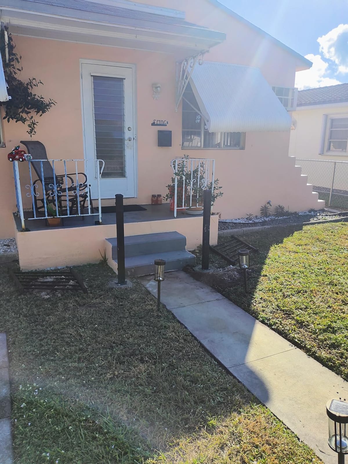 Nohovu Post Hole Digger, Heavy Duty with Fiberglass Handle, Carbon Steel Blades, 58 Inches, Orange & Black customer photo 2