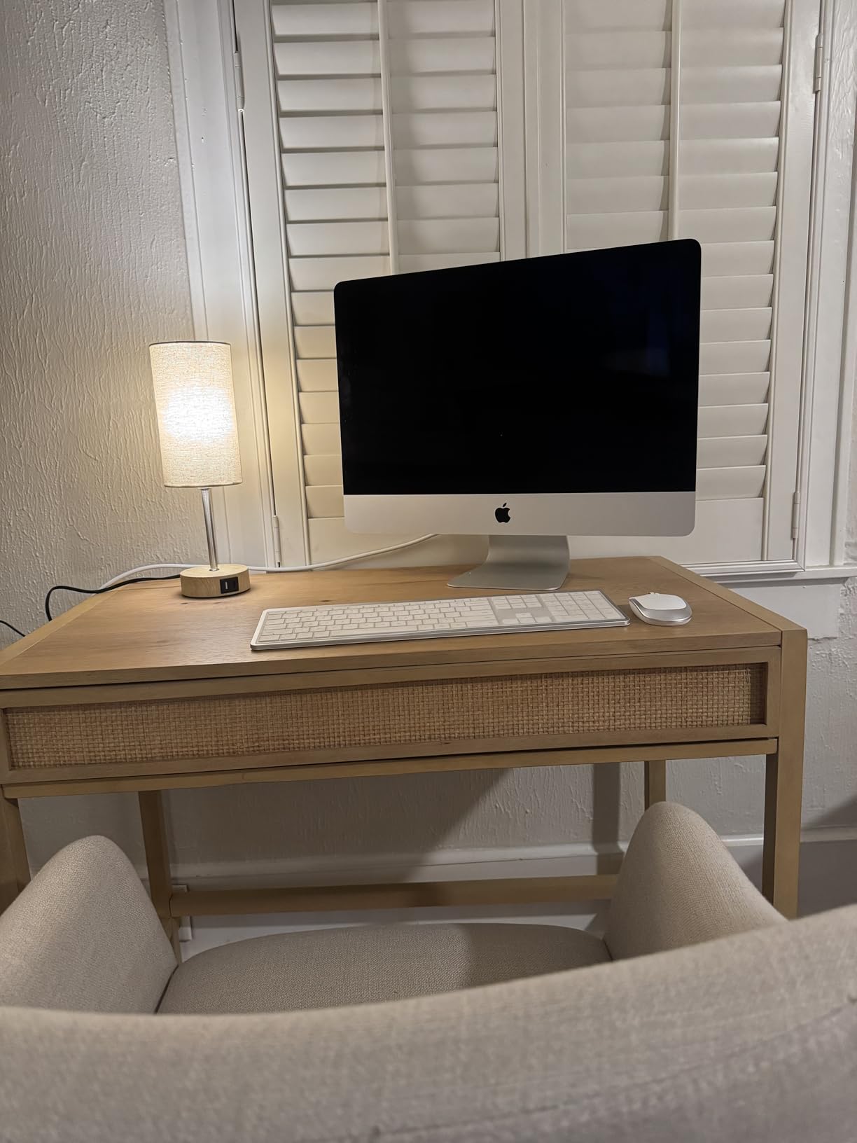 AKASUKI Table Lamp for Bedroom, 3 Way Dimmable Touch Lamp with Dual Charging Station, Small Bedside Lamps for Night Stands, Living Room, Office(LED Bulb Included) customer photo 1