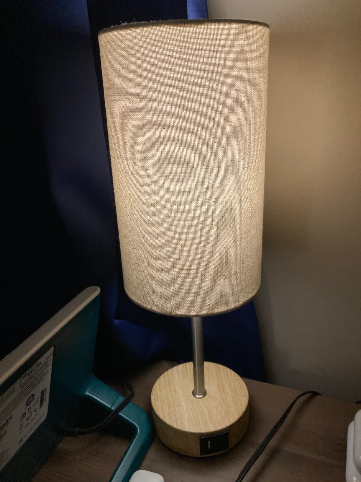 AKASUKI Table Lamp for Bedroom, 3 Way Dimmable Touch Lamp with Dual Charging Station, Small Bedside Lamps for Night Stands, Living Room, Office(LED Bulb Included) customer photo 2