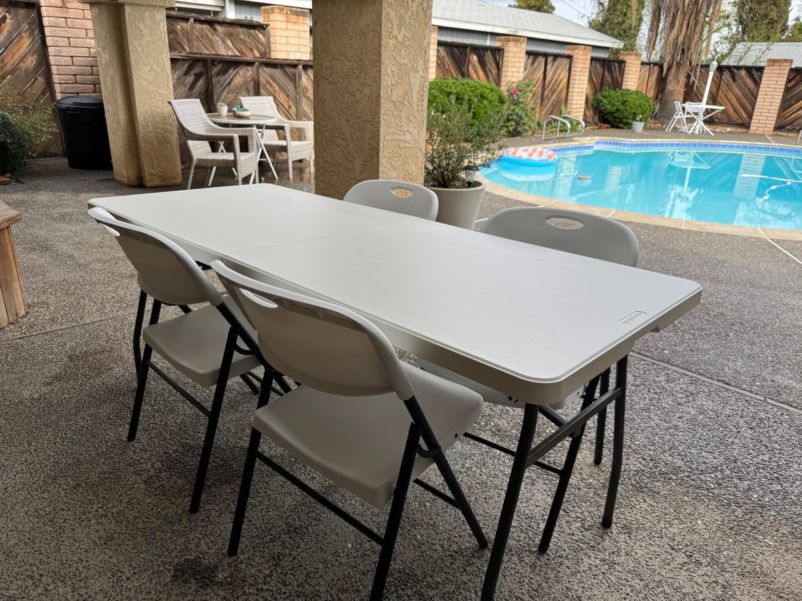 Amazon Basics Heavy Duty Portable Folding Table, 6 ft, Indoor & Outdoor, Fold-in-Half Design with Carrying Handle, for Events, Easy Folding and Storage, Black customer photo 1