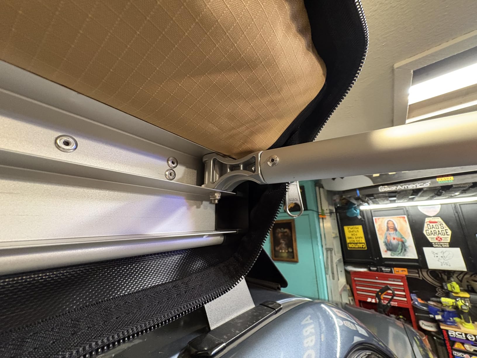 VEVOR Vehicle Awning 6.6'x8.2' Roof Rack Pull-Out Sun Shade UV50+ PU3000mm, Retractable Weatherproof 4x4 Side Awning for SUV Outdoor Camping & Overland (Hardware Included), w/Waterproof Storage Bag customer photo 2