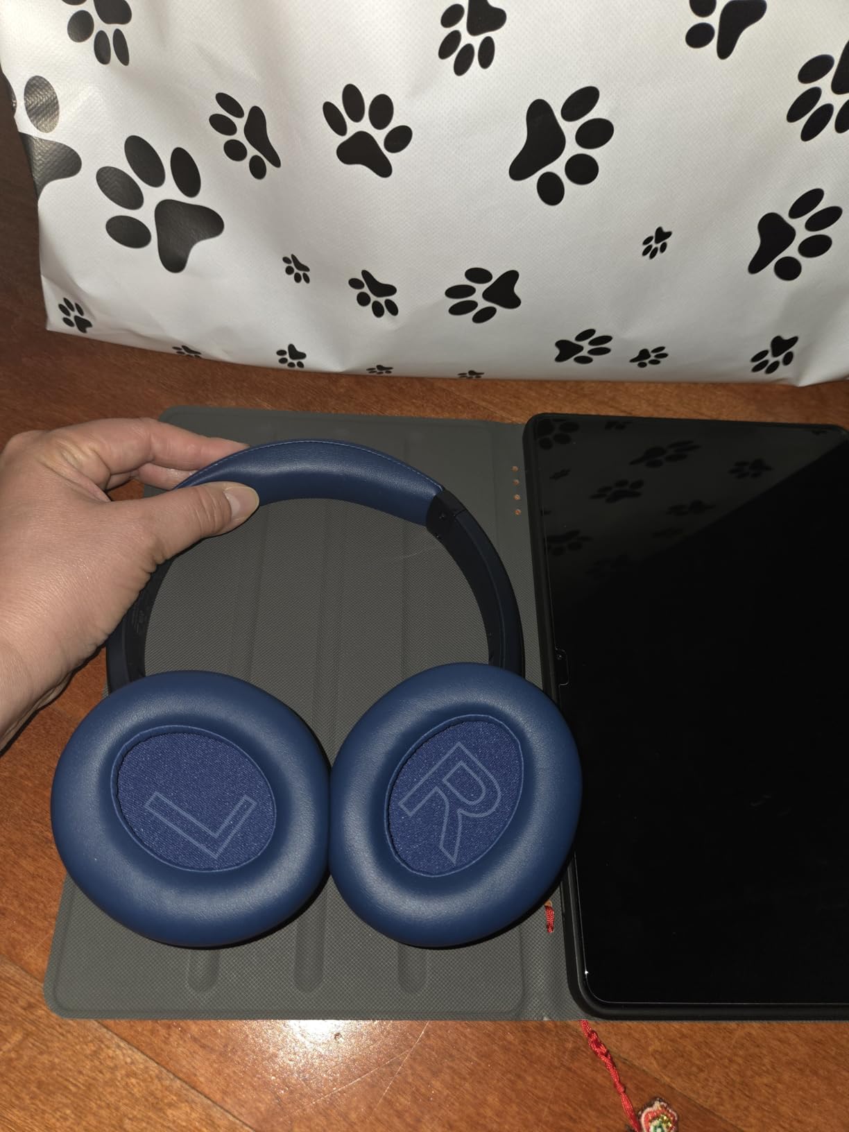 Soundcore Anker Life Q20 Hybrid Active Noise Cancelling Headphones, Wireless Over Ear Bluetooth Headphones, 60H Playtime, Hi-Res Audio, Deep Bass, Foam Ear Cups, Travel, Office, USB-C Charging customer photo 2