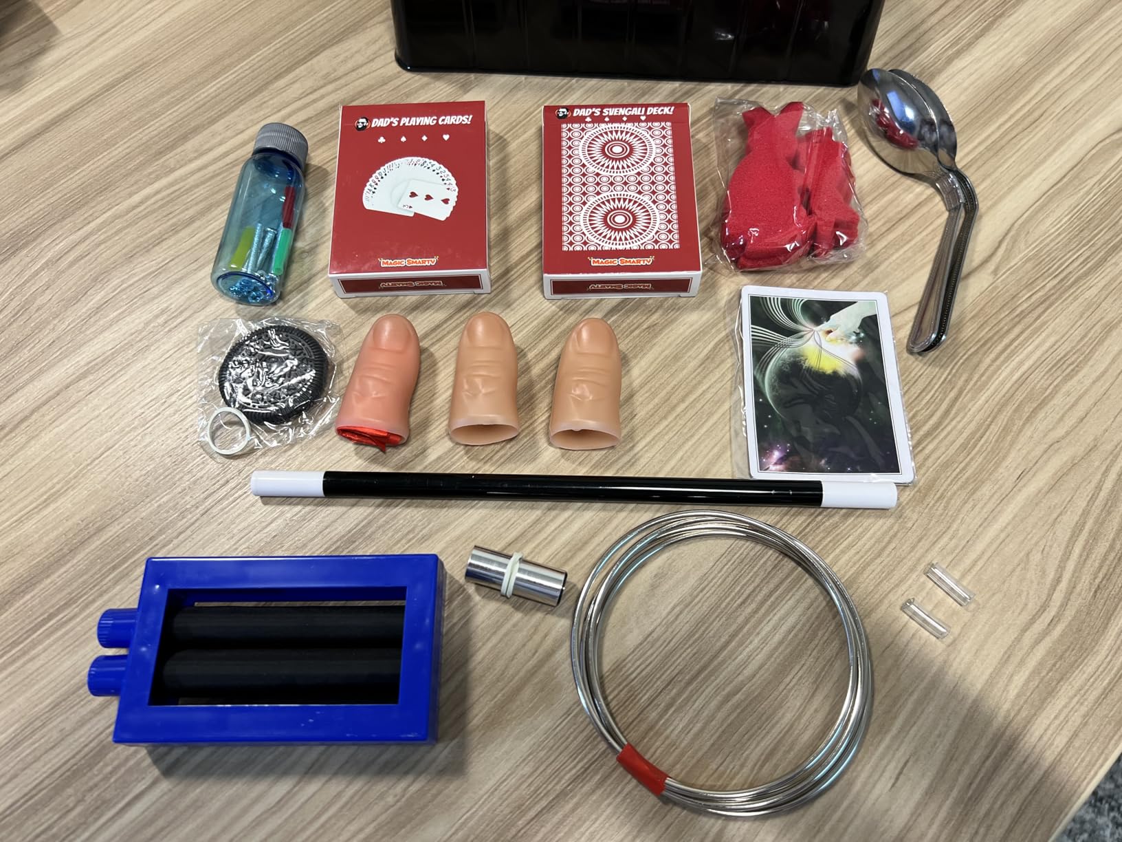 Dad's Magic Set - 50 Awesome Magic Tricks for Dads to Amaze the Whole Family - Easy to Learn - Video Tutorials by a Pro Magician - Fun Gift for Dad or Grandpa for Father's Day, Birthdays, Christmas customer photo 1