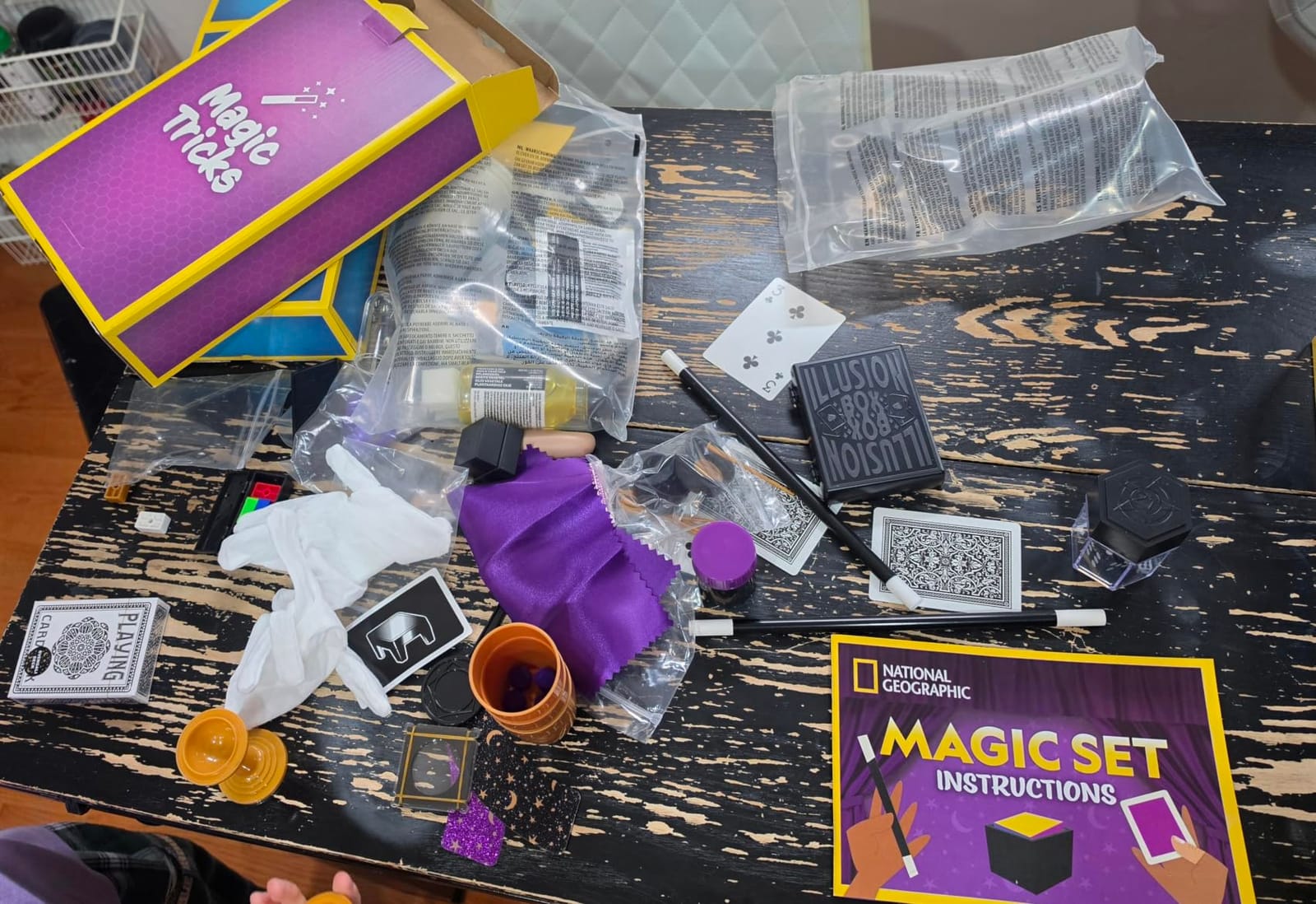 National Geographic Kids Magic Kit with 45 Tricks for Kids Ages 8-12 customer photo 1