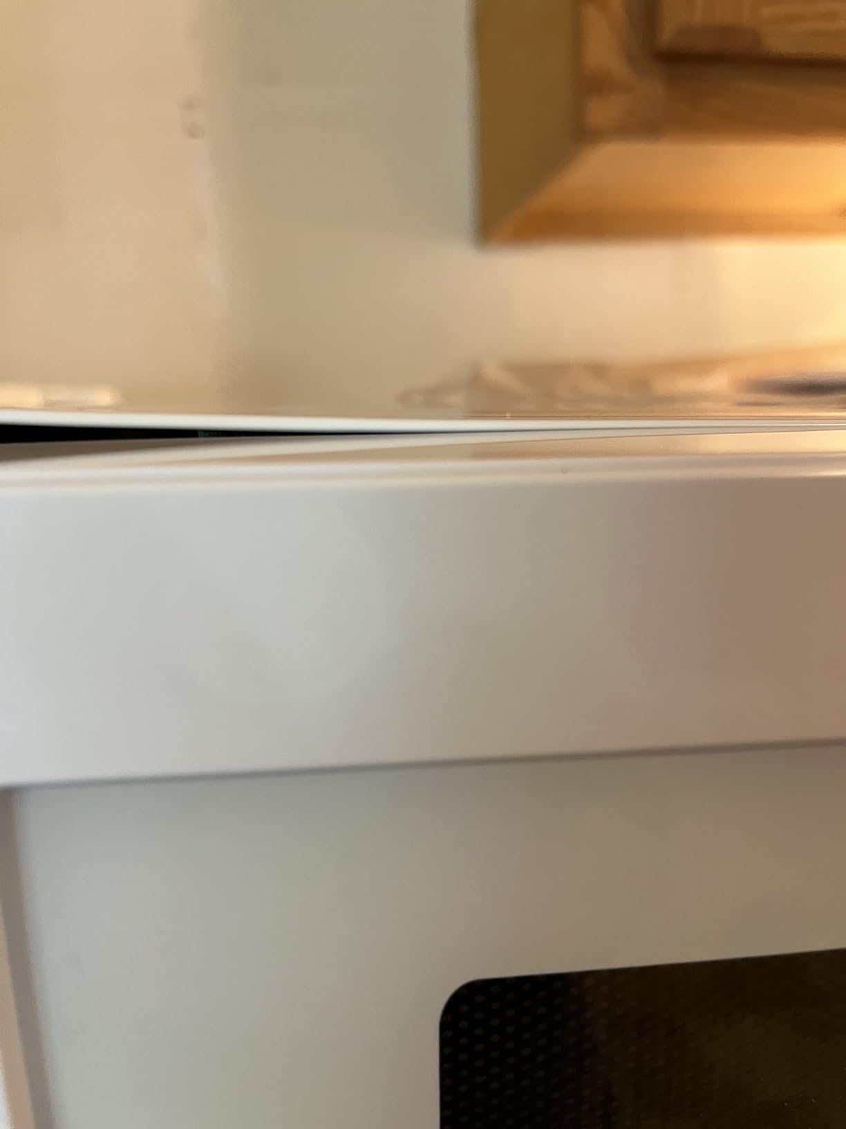 GE Countertop Microwave Oven, Compact 0.9 Cubic Ft., 900-watt Capacity, 7 Auto Cooking Settings, Child-Lock Technology, Kitchen Essentials for The Countertop, Dorm Room or Apartment, White customer photo 1