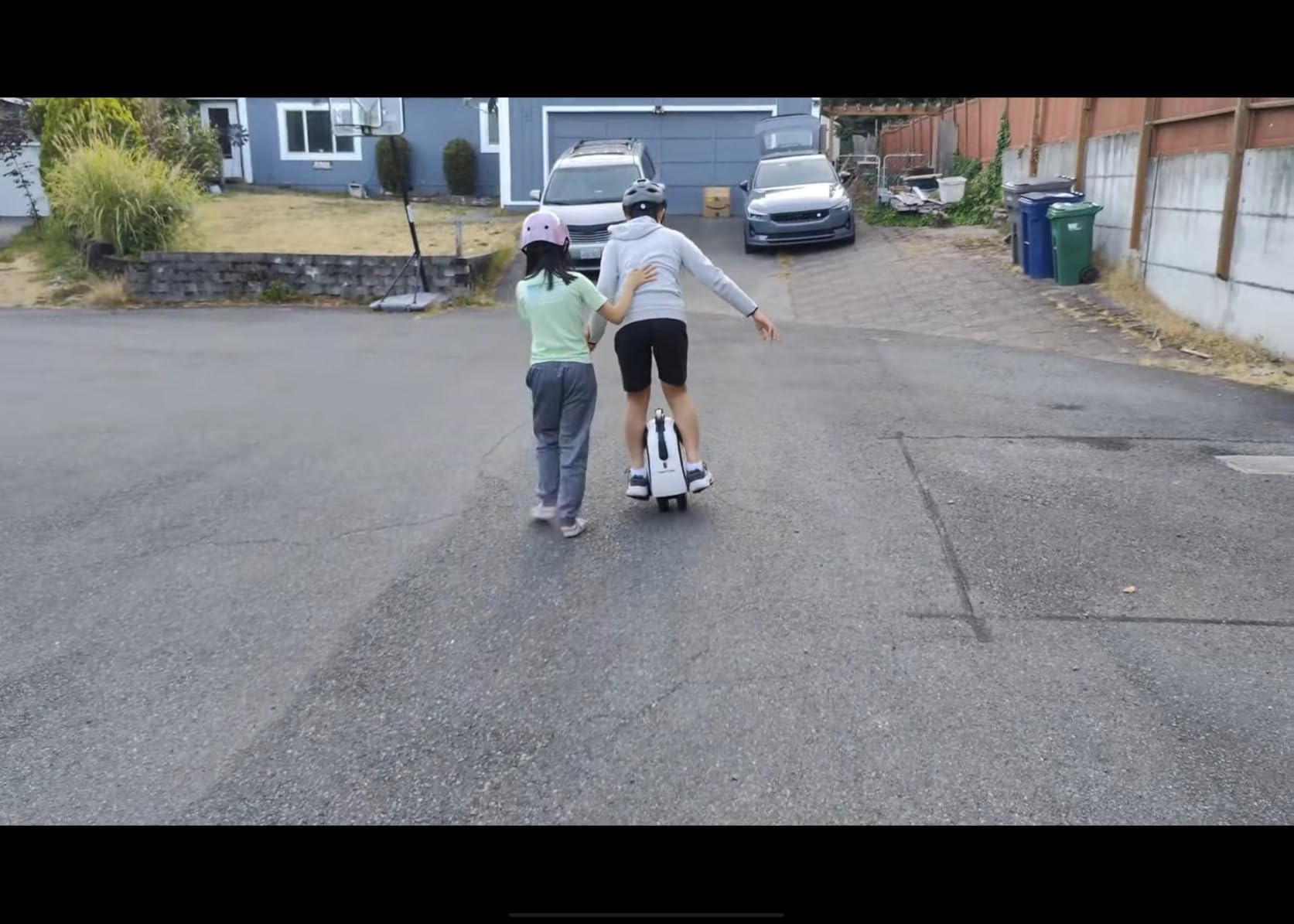 INMOTION E20 Electric Unicycle, Dual-Tire Self-Balancing Design with UL2272 Certified Safety, 14