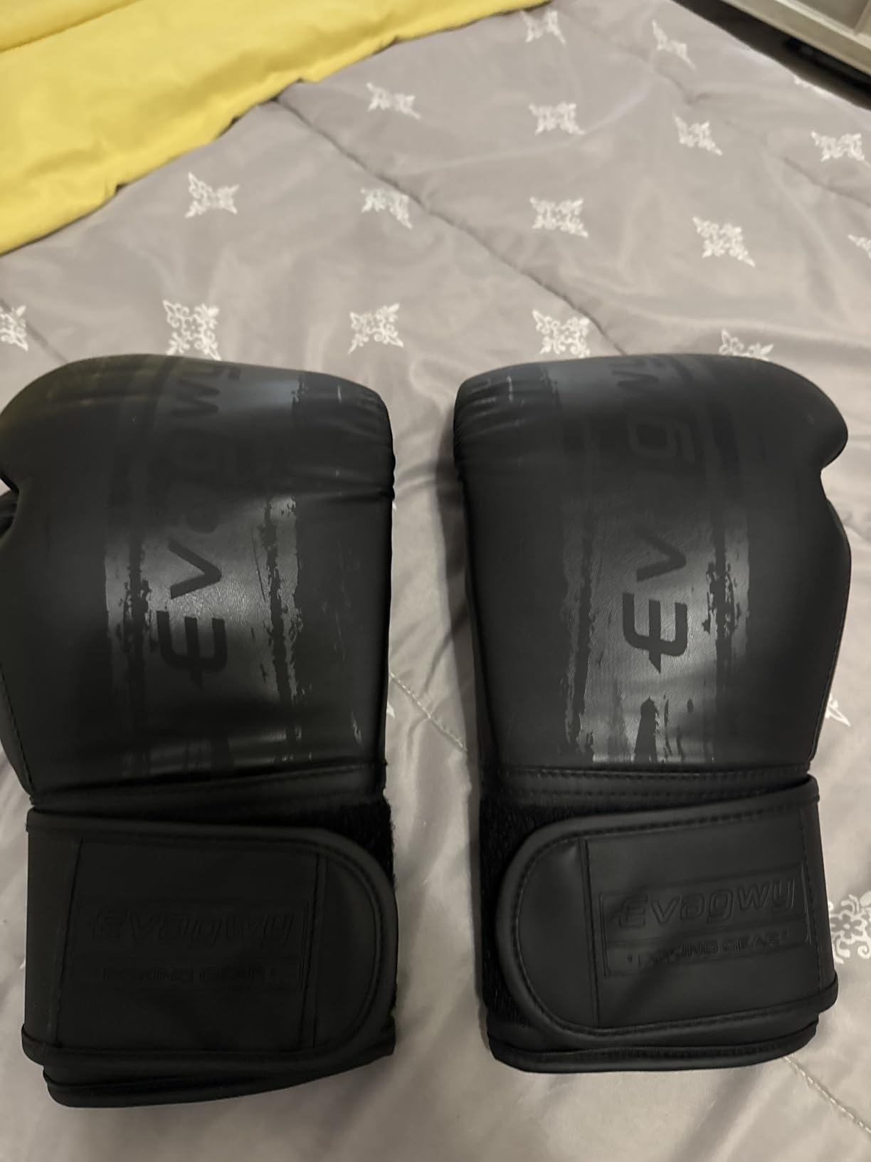 Boxing Gloves for Men and Women, Pro Training Sparring, Suitable for Boxing Kickboxing MMA Fighting, Adult Heavy Punching Bag Gloves, Workout Gloves for Boxing, Muay Thai customer photo 1