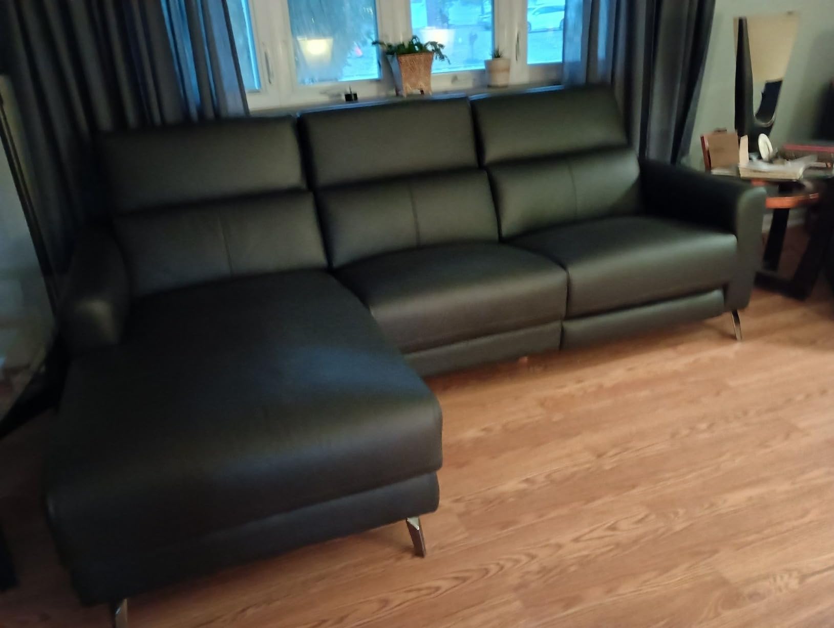 Valencia Andria Left-Facing Sectional Leather Sofa 99.5