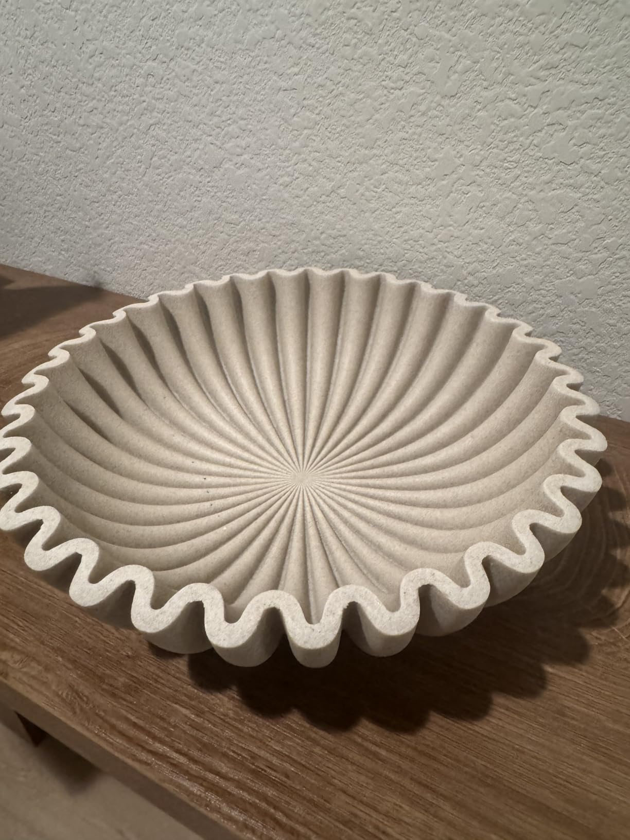 YMXYJM Large Decorative Bowl, Modern Handicraft Bowls for Home Decor, Fruit Bowl for Kitchen Counter, Ruffle Decor, Stylish Key Bowl for Entry Table, Artificial Stone Beige customer photo 2