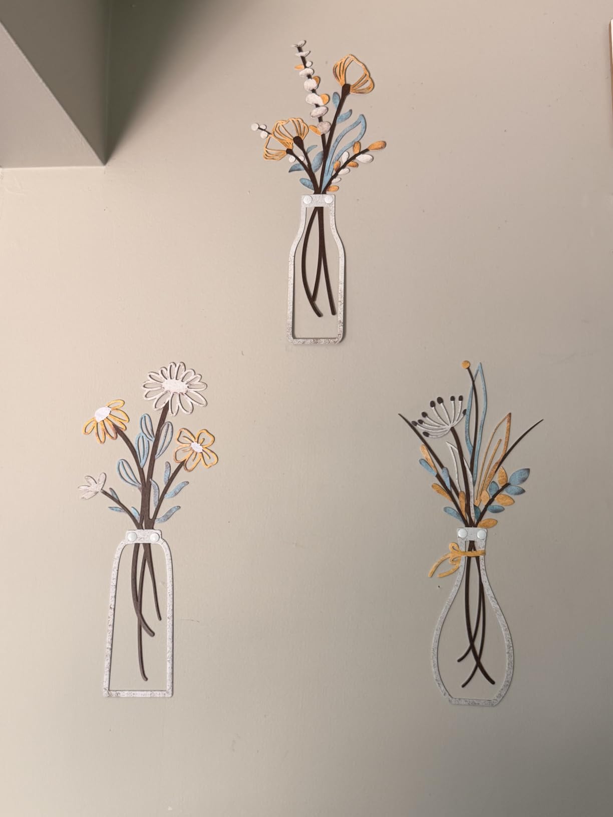Pigort 3 Pieces Metal Flowers Wall Art- Rustic Farmhouse Decor Minimalist Decor for Living Room Bathroom Bedroom Dining Room, Housewarming Gifts Christmas Decoration(Beige, Vase-C) customer photo 1