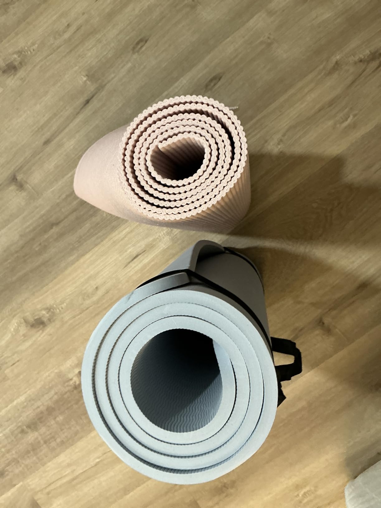 YOTTOY Yoga Mat, Extra Thick Yoga Mat (1/2inch), Professional TPE Exercise Mat, Non-Slip Workout Mat for Yoga, Pilates, Fitness, Barefoot Workouts, Home Gym Studio with Strap customer photo 1