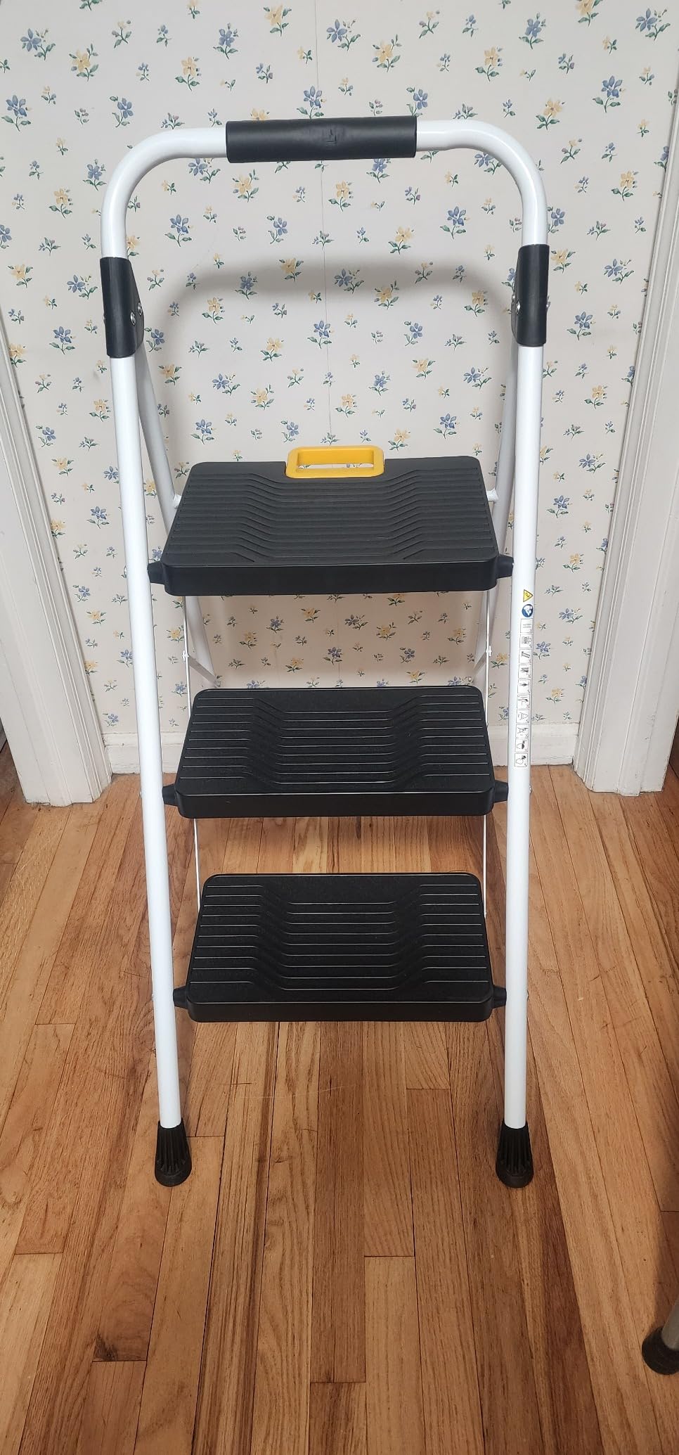 KINGRACK 5 Step Ladder, Folding Step Ladders for Home, 800lb Capacity, White | Safety Lock, Tool Tray, Non-Skid Wide Steps, Handrail, Folding Ladder for Home, Garden, Painting, Outdoor, and Garage customer photo 2