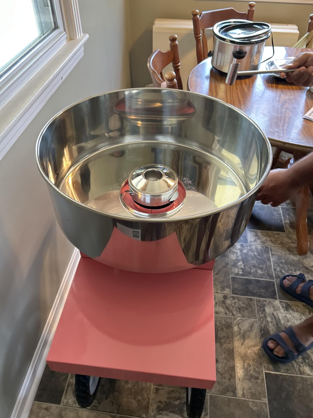 VEVOR Electric Cotton Candy Machine Cart, 1000W Commercial Floss Maker w/Stainless Steel Bowl, Sugar Scoop and Drawer, Perfect for Home, Carnival, Kids Birthday, Family Party, Red customer photo 2