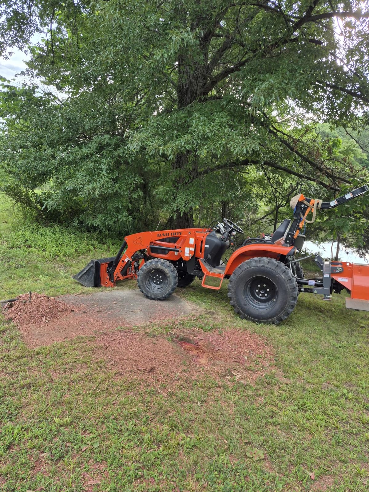 MechMaxx Heavy Duty 3-Point PTO Powered Stump Root Grinder For 15-45HP Tractors With 34 Carbide Teeth, 6'' Cutting Depth, 24'' Flywheel Diameter, Model SG24 Orange customer photo 1