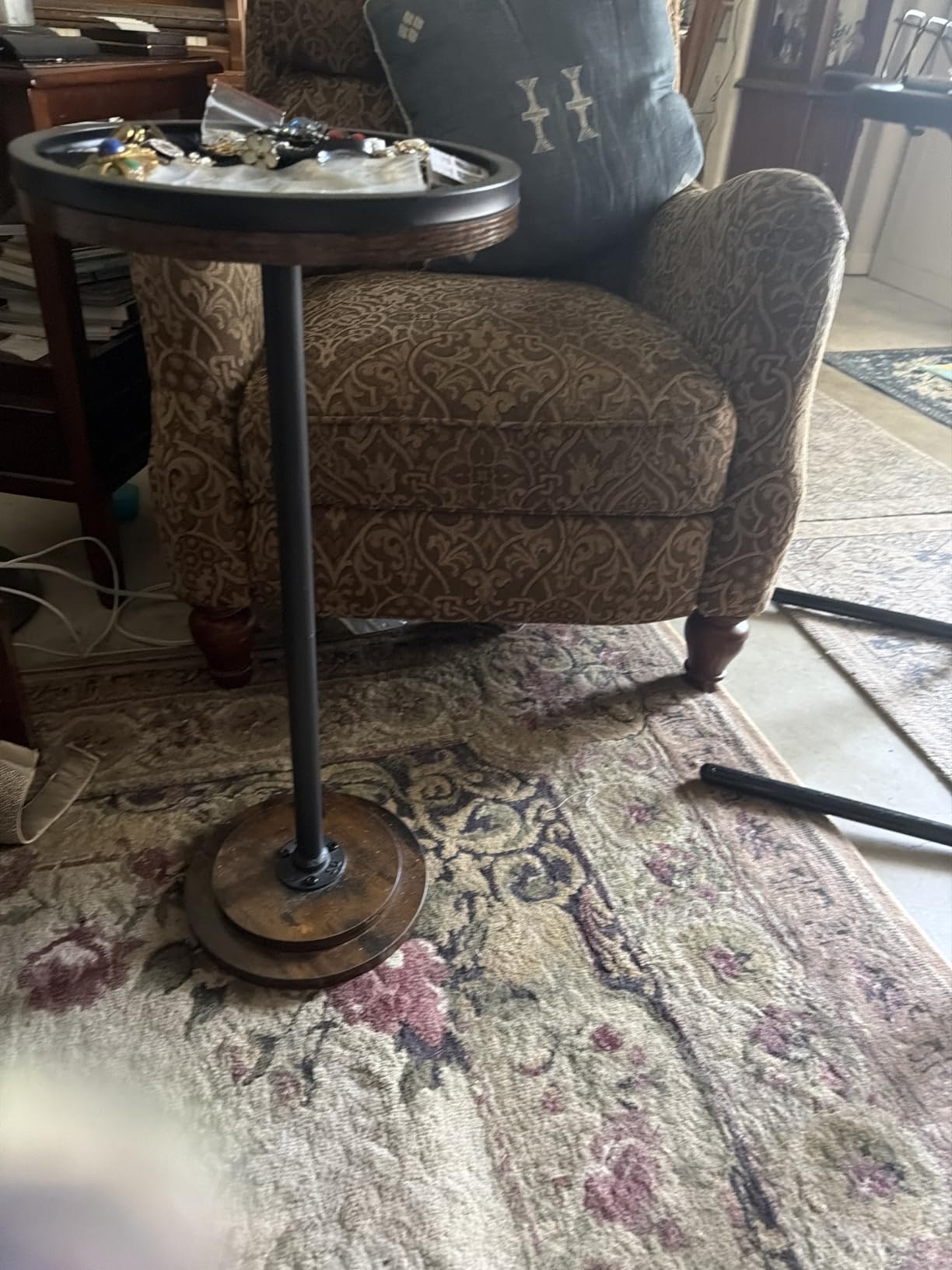 HOOBRO Small Round Side Table, Drink Table, Coffee Martini Table with Pedestal Accent for Small Spaces in Living Room, Bedroom, Sofa Couch, Rustic Brown BF168BZ01 customer photo 2