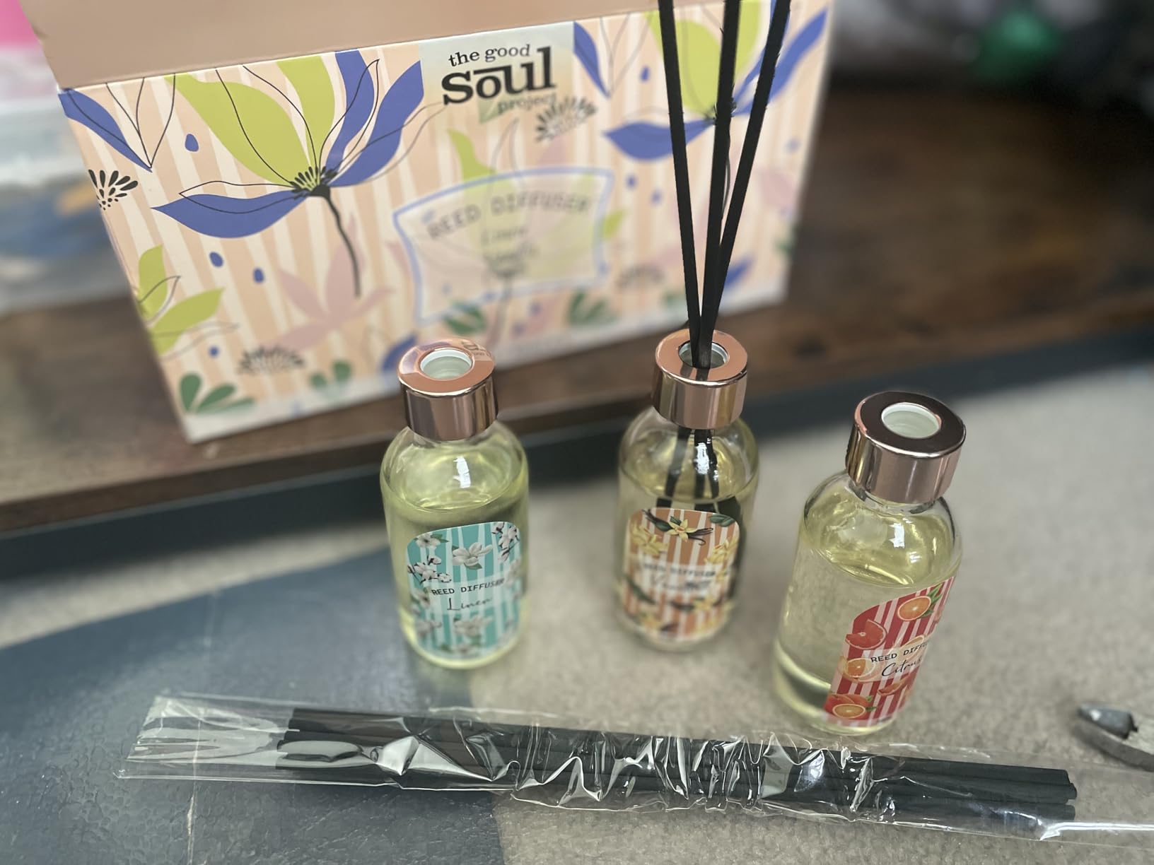 Reed Diffuser Set of 3 Pack, Linen Vanilla Citrus Scented Oil Diffuser with 15 Sticks, Reed Diffusers for Home, Bathroom Air Freshener, 1.7 Fl.oz Each, Total 5.1 Oz customer photo 1