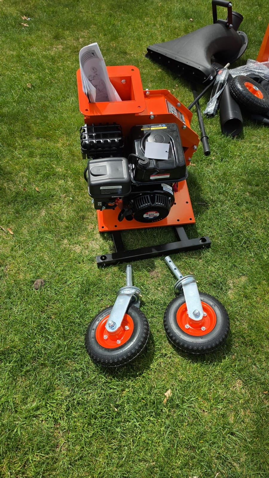 SuperHandy Leaf Vacuum & Wood Chipper - 7 HP 209CC Gas Engine, 10:1 Mulch Ratio, 6 Bushel Bag Capacity, Castor Wheels, Dual Function: Walk-Behind Leaf Vacuum Mulcher & Wood Chipper customer photo 2
