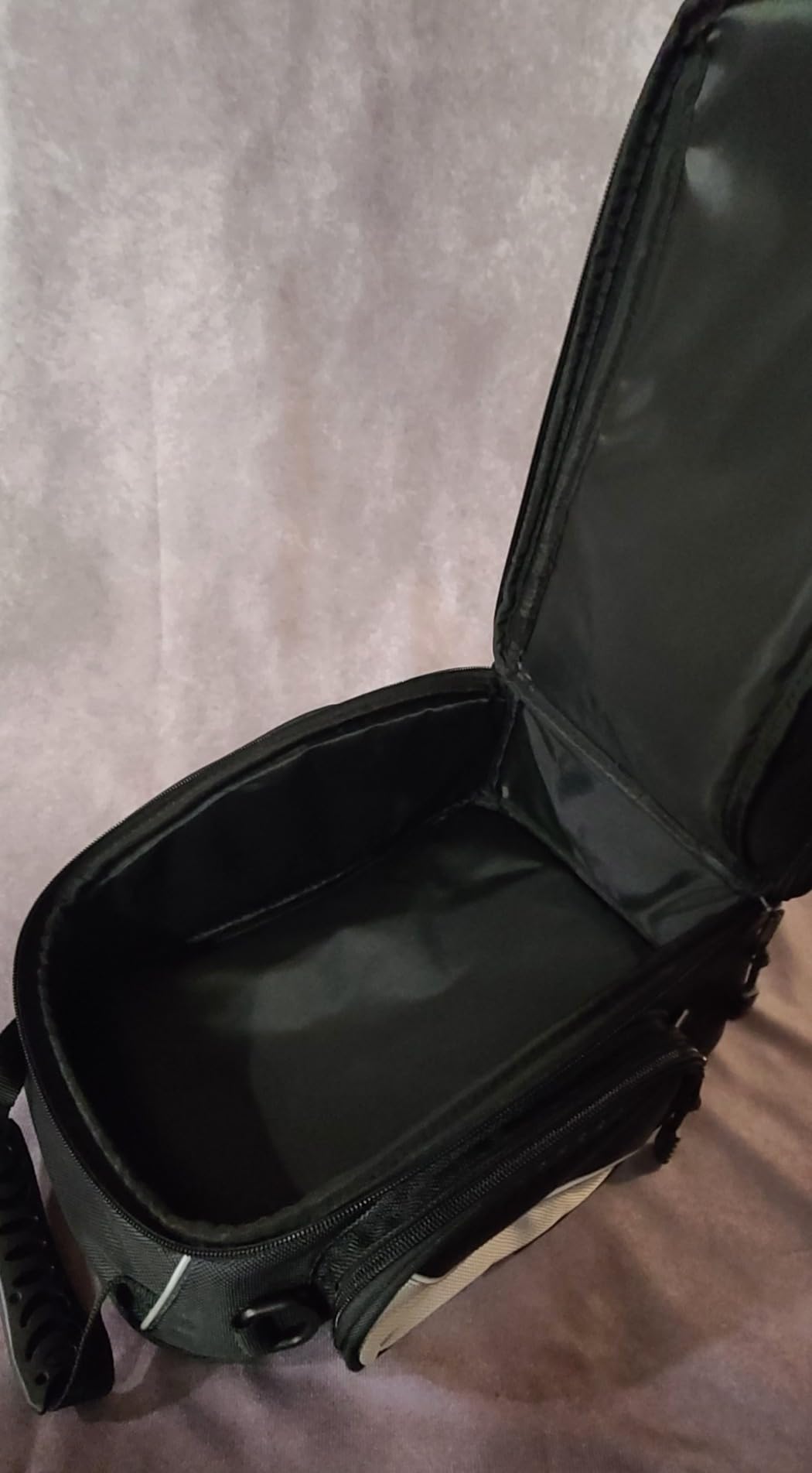 Motorcycle Tank Bag Universal Waterproof Oxford Fabric with Strong Magnetic, Magnetic Tank Bag, fits Harley Davidson, Indian, Honda, Yamaha, Suzuki and more customer photo 2