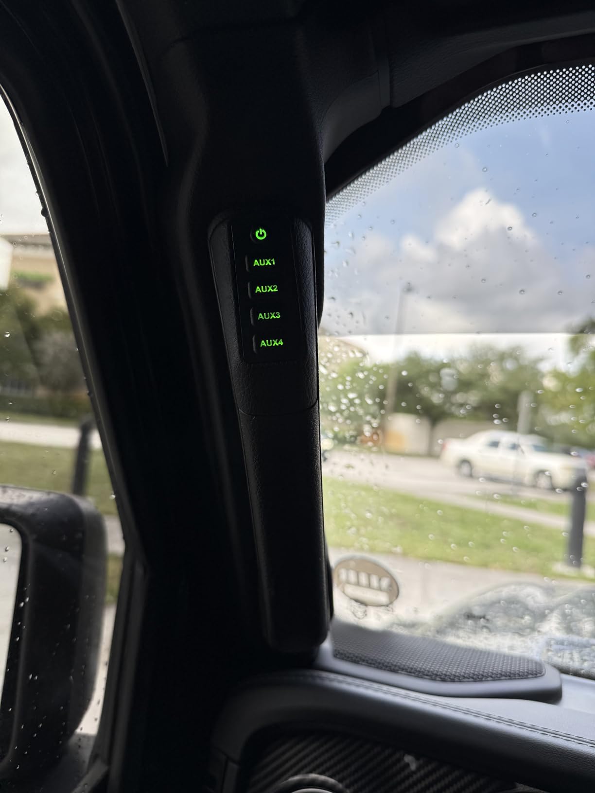 Voswitch JL410 Grab Handle 4-Switch Panel System for Jeep Wrangler JL & Gladiator 2024+, Patented A-Pillar Mount, 100A Power Distribution, Green Backlight & Memory Dimming customer photo 2
