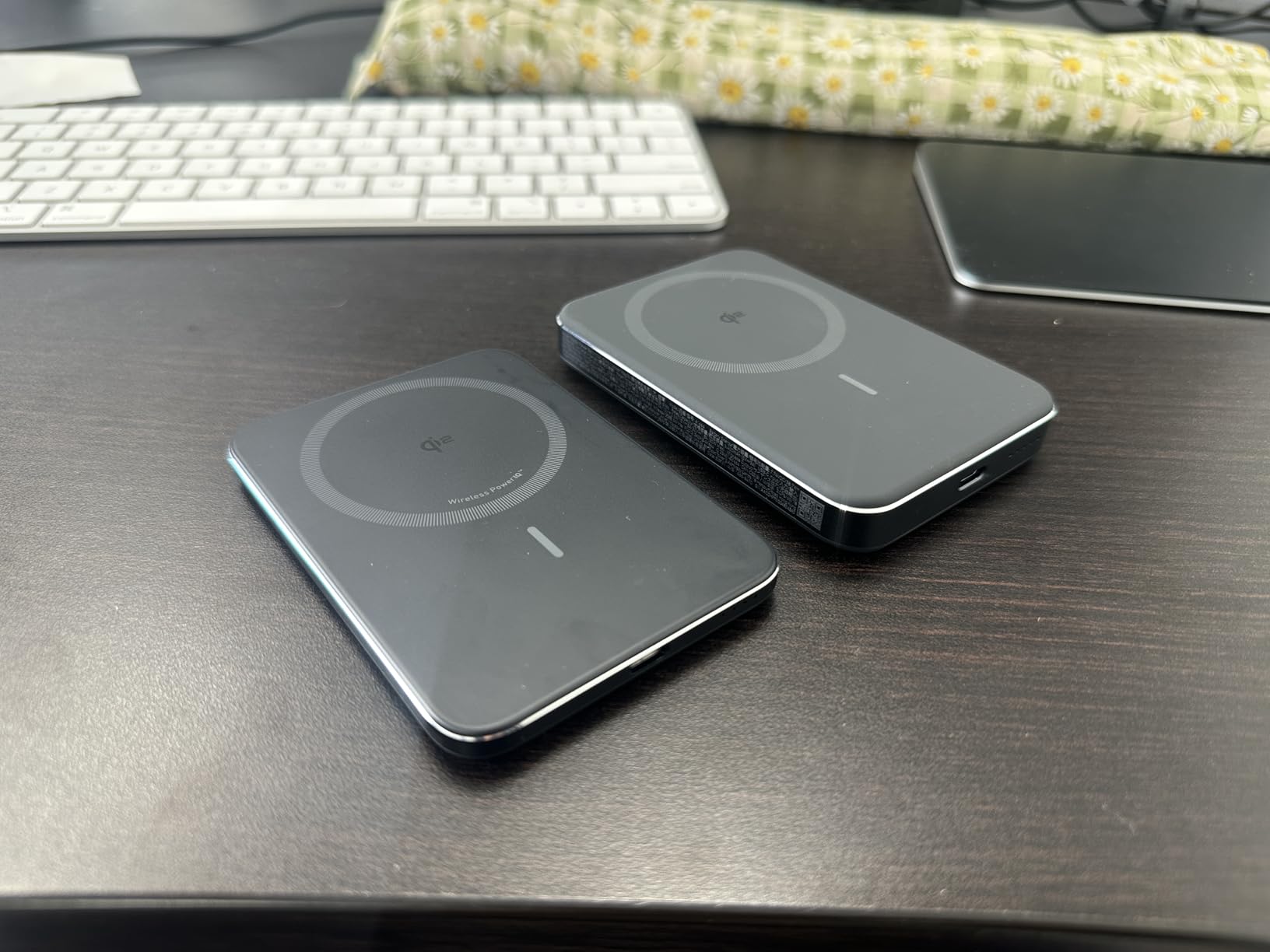 Anker MagGo Power Bank, 10,000mAh Qi2-Certified 15W Portable Charger | Slim and Fast MagSafe-Compatible Battery Pack, Ergonomic Design, for iPhone 16 / 15 / 14 / 13 Series and More customer photo 1