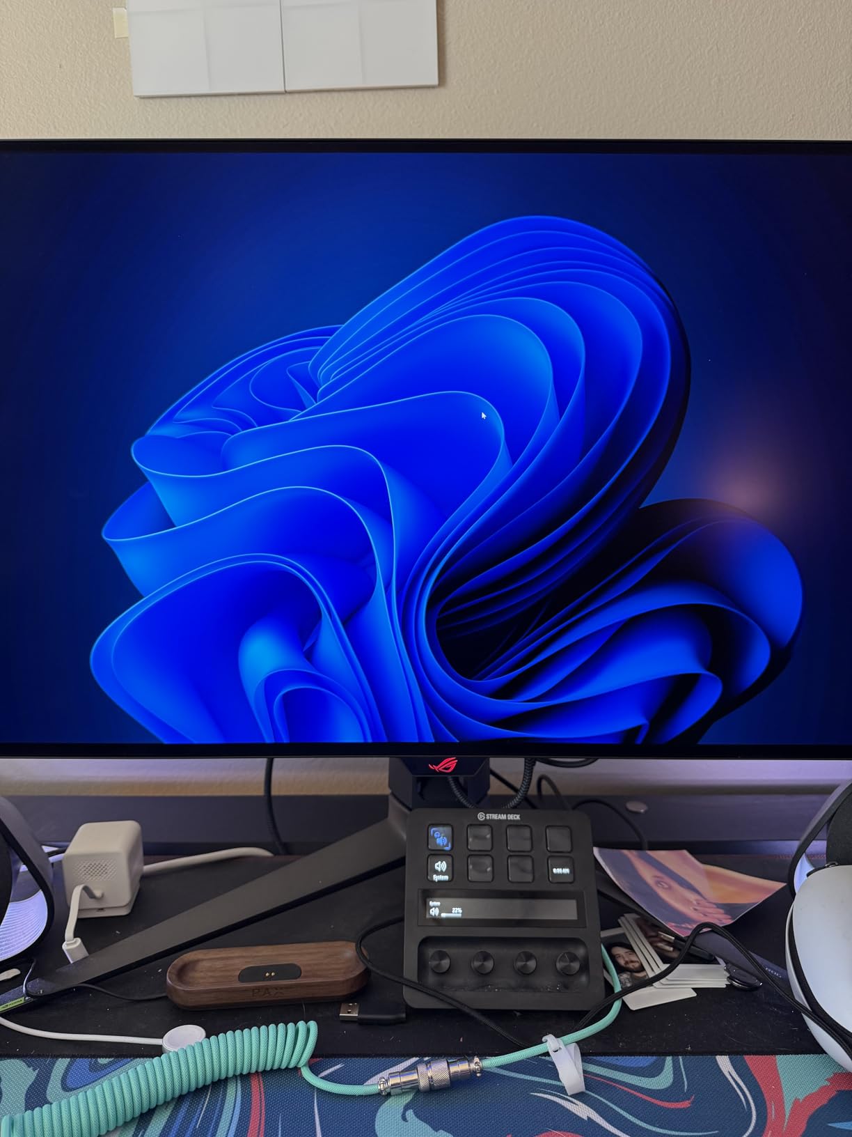 ASUS ROG PG32UCDP 32 Inch 4K 240Hz OLED Gaming Monitor | Dual Mode FHD 480Hz, Custom Heatsink, 0.03ms, G-SYNC Compatible, AI Gaming, USB-C 90W, True 10-bit, for PS5 and Xbox customer photo 2