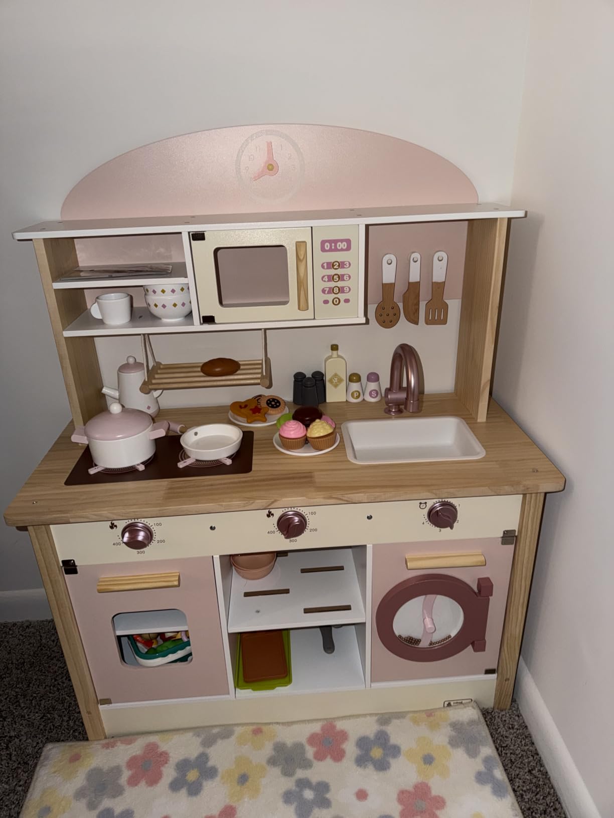 ROBUD Play Kitchen Set, Wooden Play Kitchen with Ice Maker, Fridge, Coffee Machine, Oven, Dishwasher, Microwave, Kitchen Accessories, Toy Kitchen Gift for Boys Girls, 3+ customer photo 1