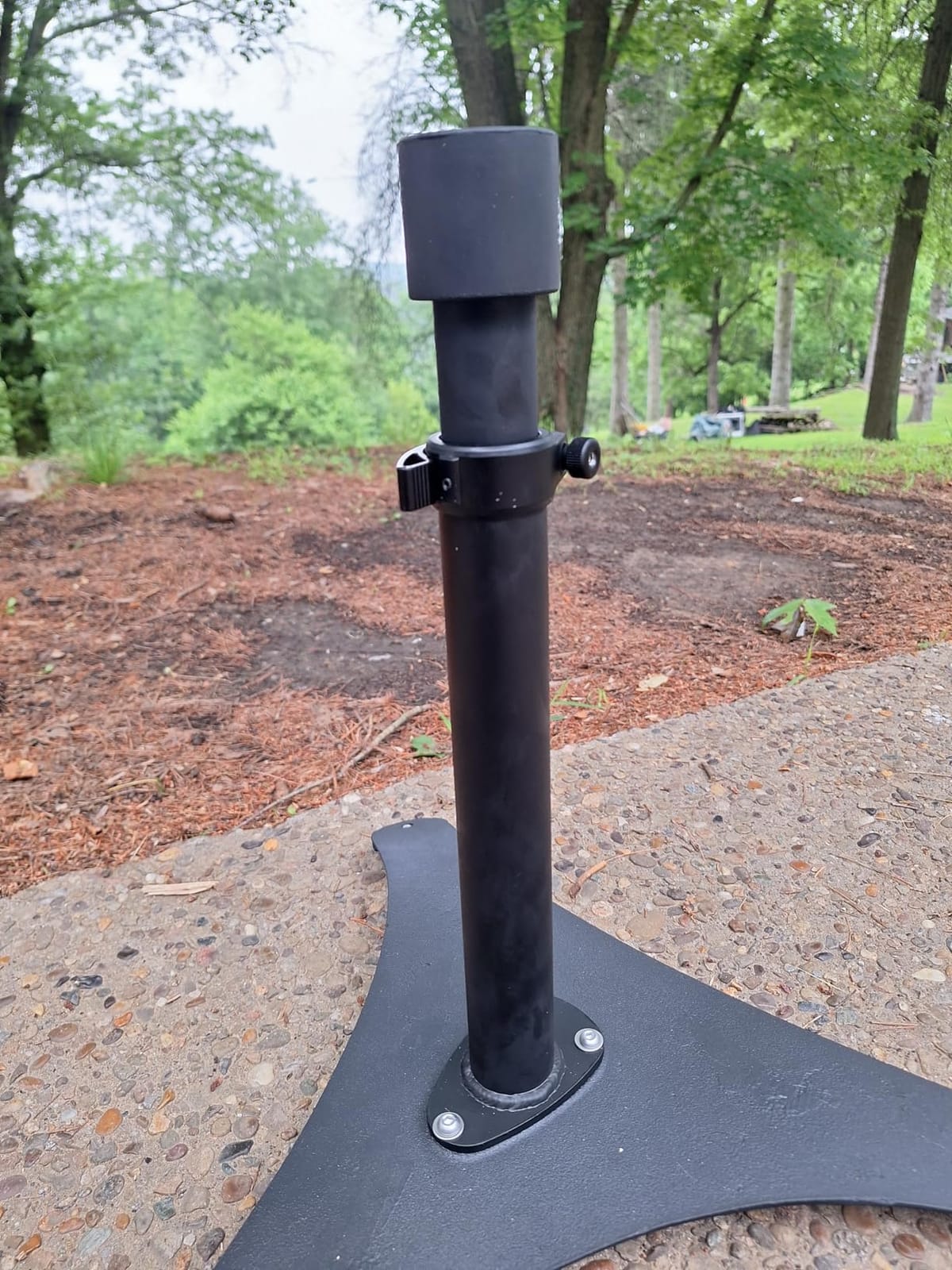 Zonon Farrier Horse Hoof Stand, Tool-Height Adjustable Metal Horse Hoof Trimming Tools, Extra-Large Base Enhances Stability, Blacksmith Farrier Stand (Black, Metal Round Base) customer photo 2