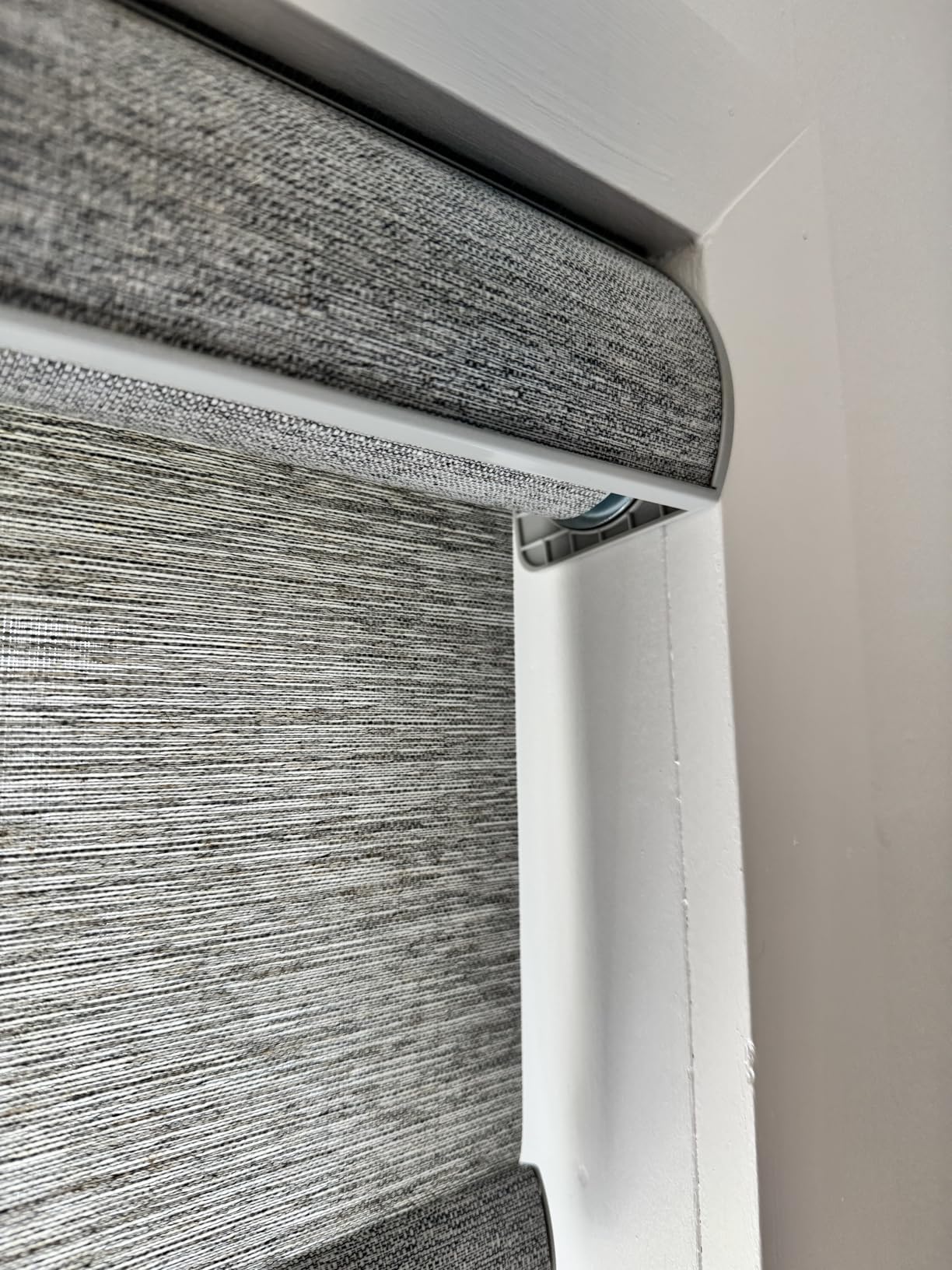 Persilux Light Filtering Roller Shades for Windows, Cordless, Linen Fabric, Roller Blinds, Thermal Insulated Fabric UV Protection Shades for Home, Office, Bedroom, Door, Light Filtering-Cream, Custom Now customer photo 1