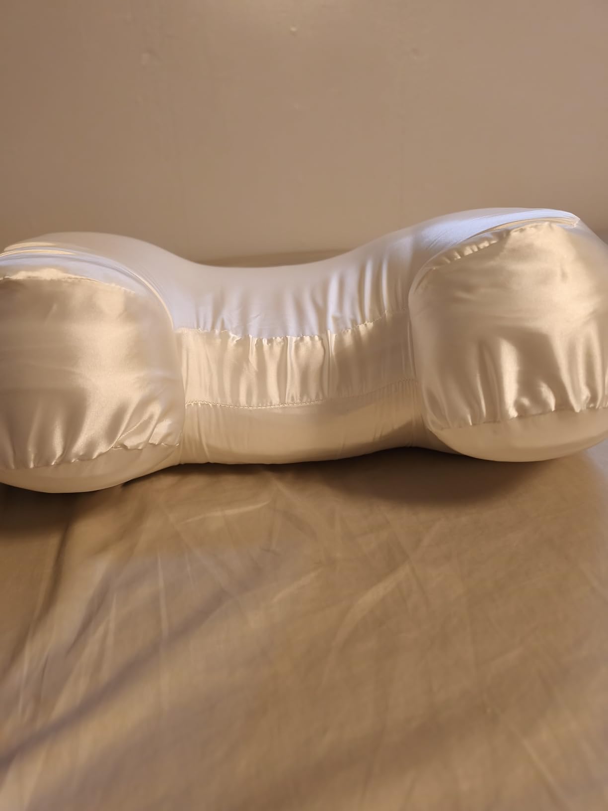 The Best Back Sleeper Pillow, Sleep on Your Back Comfortably | Wrinkle Prevention, Patent Pending Neck Support, Satin Case Included, 100 Night Sleep Trial, CertiPUR-US customer photo 2