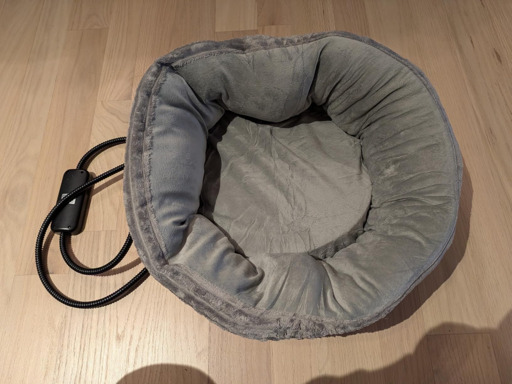 Heated Cat Bed for Indoor Cats, 20'' Electric Cat Heated Bed Pet Warming Bed for Cats and Small Dogs, Washable Calming Round Donut Pet Bed with Heating Pad, Indoor Use customer photo 2