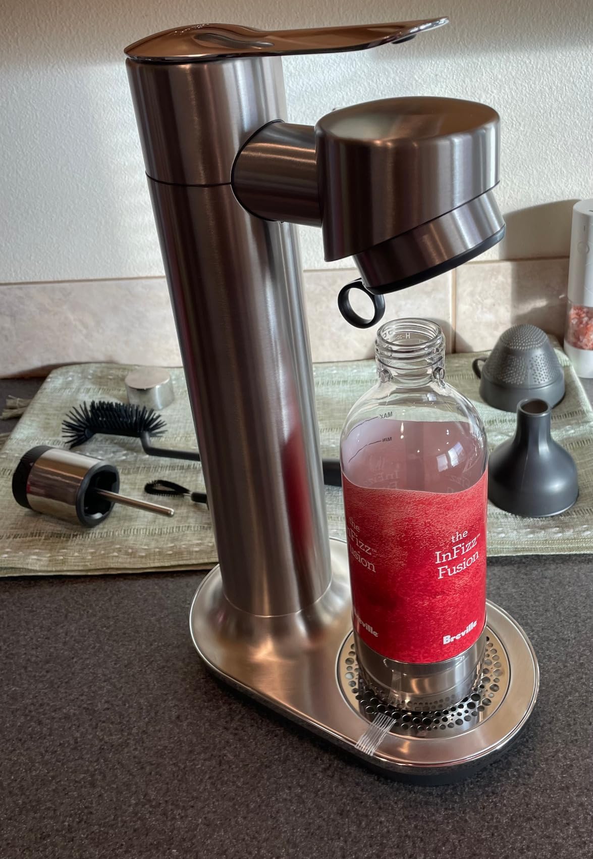 Breville InFizz Fusion Sparkling Drink Carbonator, Brushed Stainless Steel | CO2 cylinder not included | BCA800BSS | Fizz water, juice, tea, and cocktails and re-fizz soda, then store in 1L bottle customer photo 2