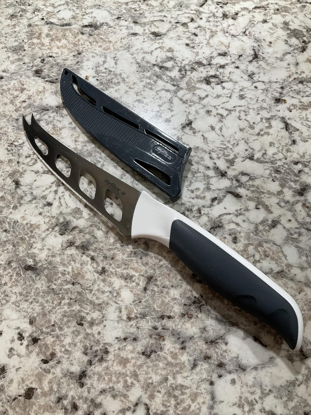 Zyliss Comfort Santoku Knife - Japanese Stainless Steel Blade - Non-Slip Contoured Handle for All Hand Sizes - Kitchen Tools with Safety Kitchen Blade Guards - Dishwasher Safe - 5.9