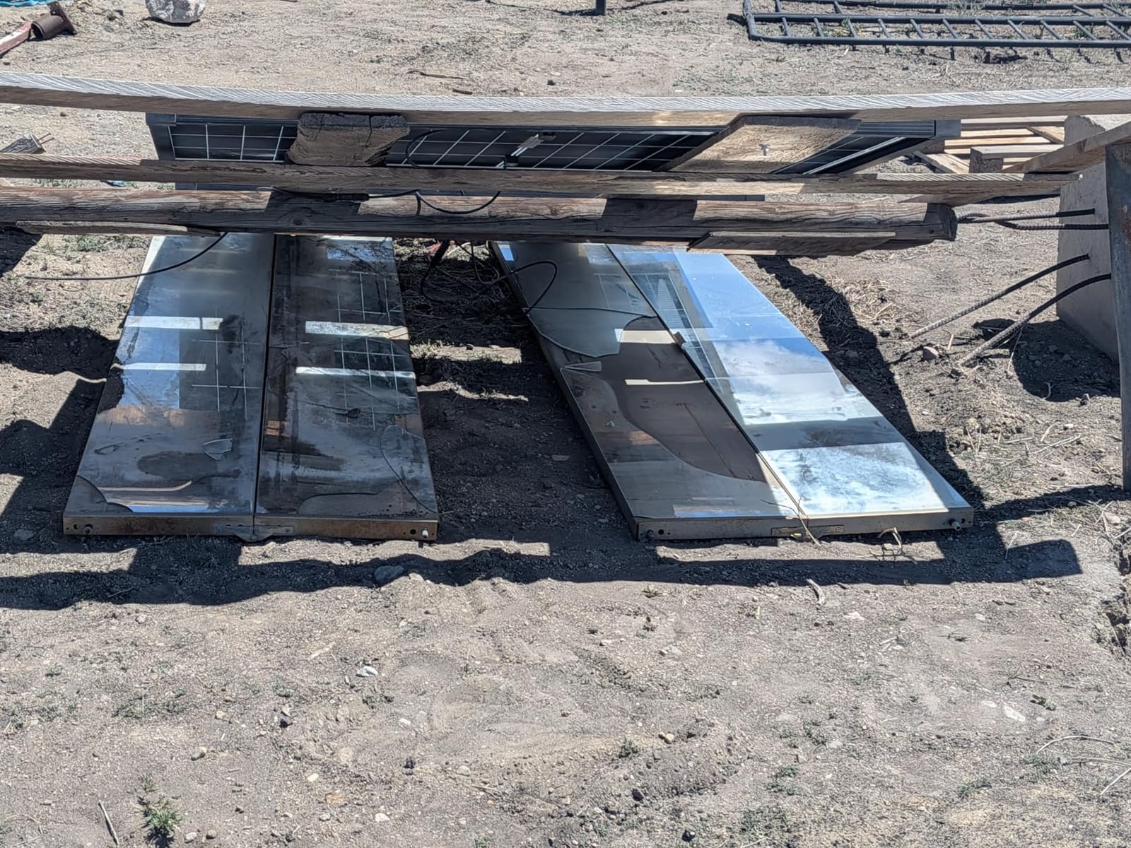 N-Type 16BB 400W Bifacial Solar Panel, 2Pcs 200 Watt Solar Panel for 12V/24V Systems, 25.6% High Efficiency, Dual-Module Parallel Anti-Shade Design, for RV Van Marine Home Rooftop Off-Grid customer photo 1