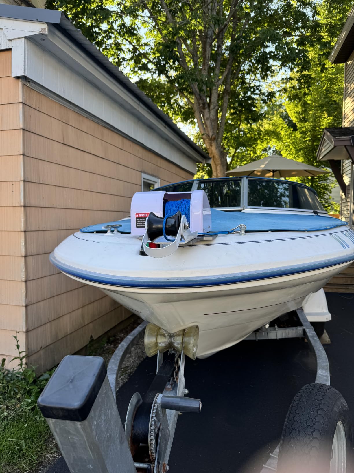 Electric Anchor Winch, 25LBS Marine Electric Windlass with Remote Control 12V Saltwater Boat Windlass Kit with 100-feet Pre-Wound Anchor Rope, White customer photo 1