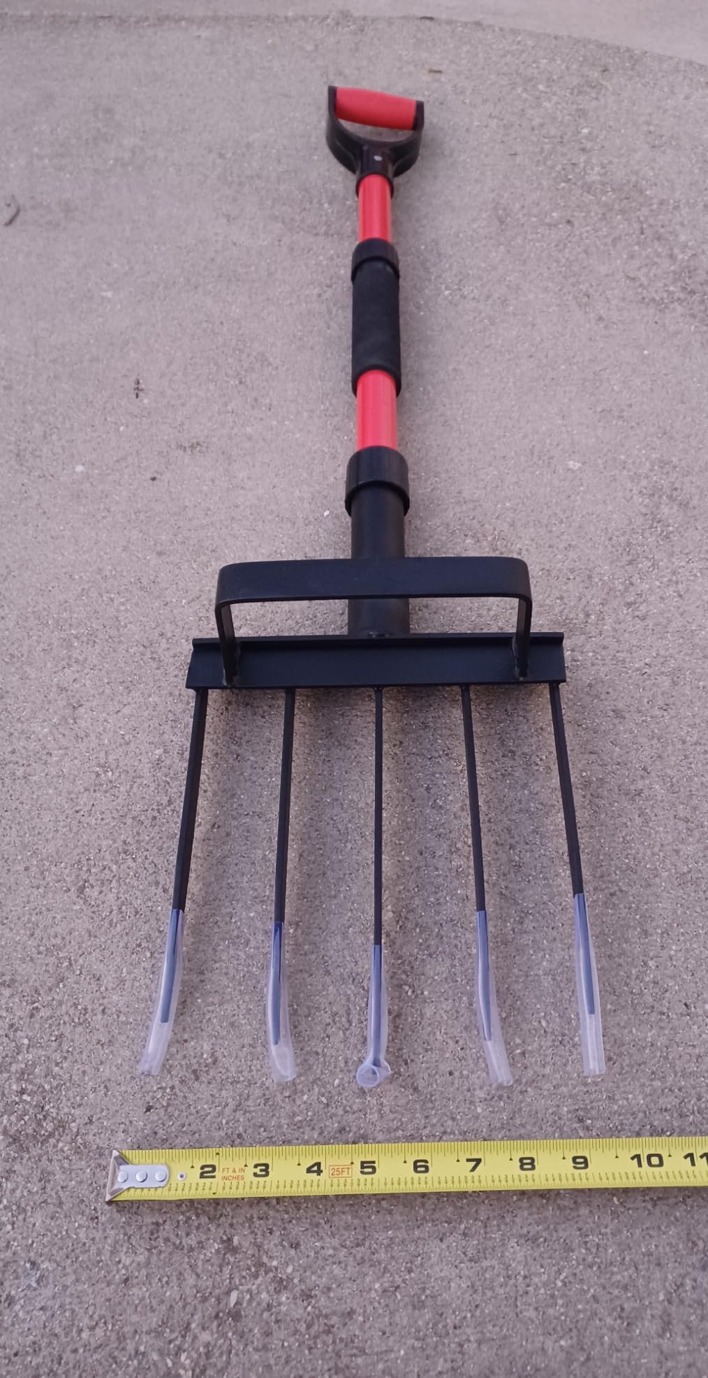 Pitch Fork for Garden, 5-Tine Heavy Duty Pitchfork for Loosening Soil, 41 Inch Gardening Fork for Digging, Composting, Spading, Cultivating Soil, Metal Fork Head with Fiberglass Handle, D-Grip customer photo 2