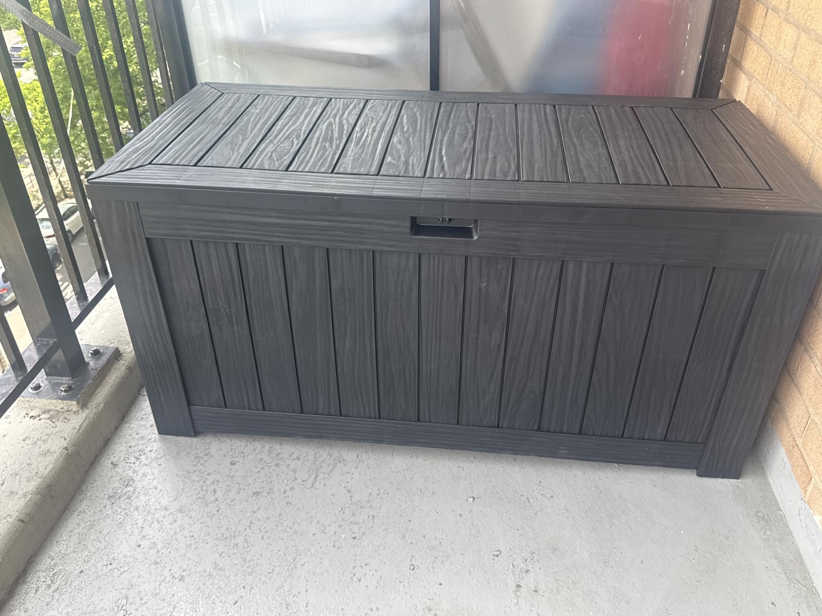 Devoko 120 Gallon Deck Box Resin Outdoor Storage Box Waterproof | Large Outdoor Storage Bench Lockable for Outside Patio customer photo 2