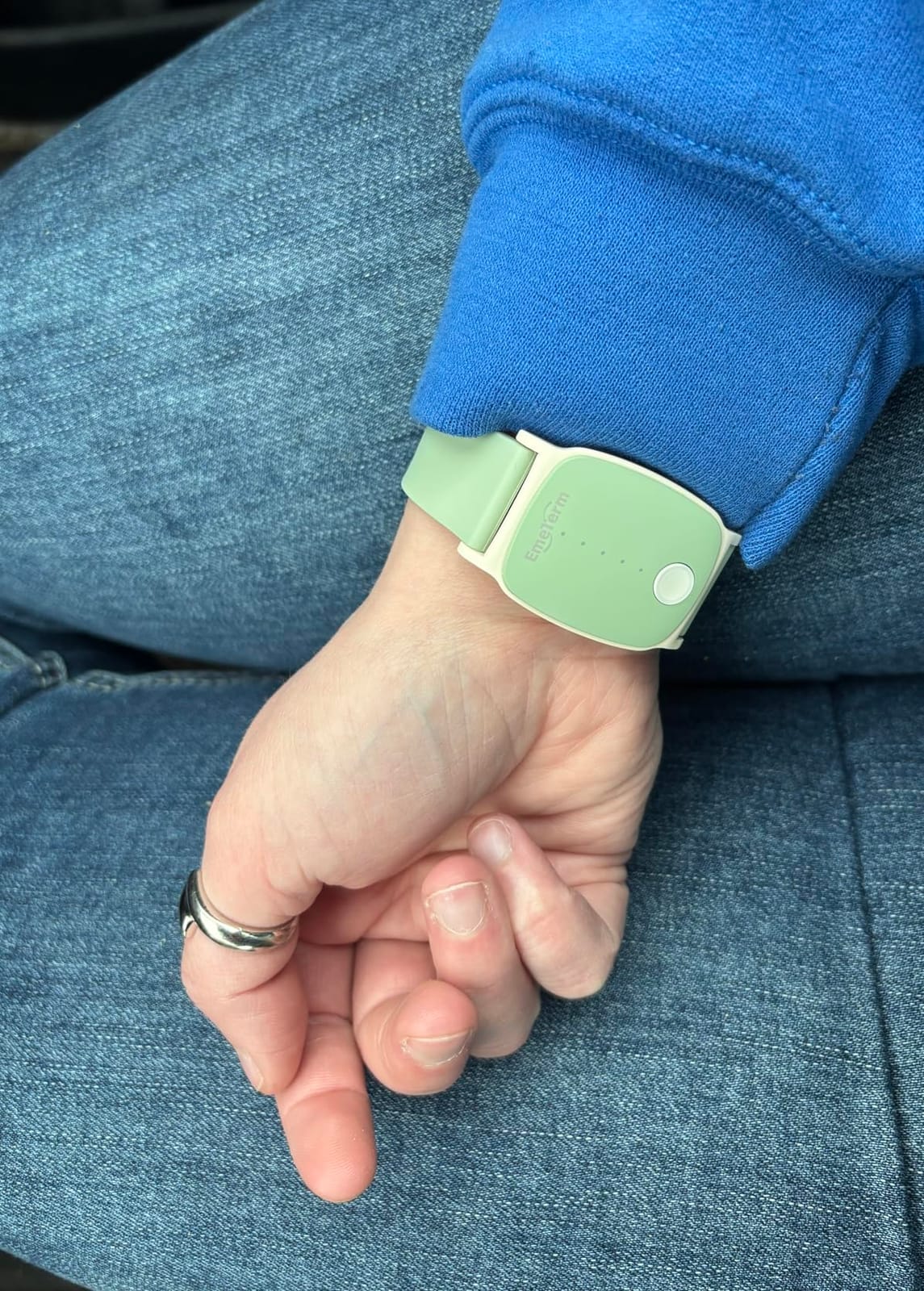 EmeTerm Explore Classic FDA-Cleared Anti-Nausea Wristband IP67 Waterproof Morning Motion Sickness Relief Band Rechargeable Classic Strap Design Drug Free Non-drowsy Without Side Effects customer photo 2