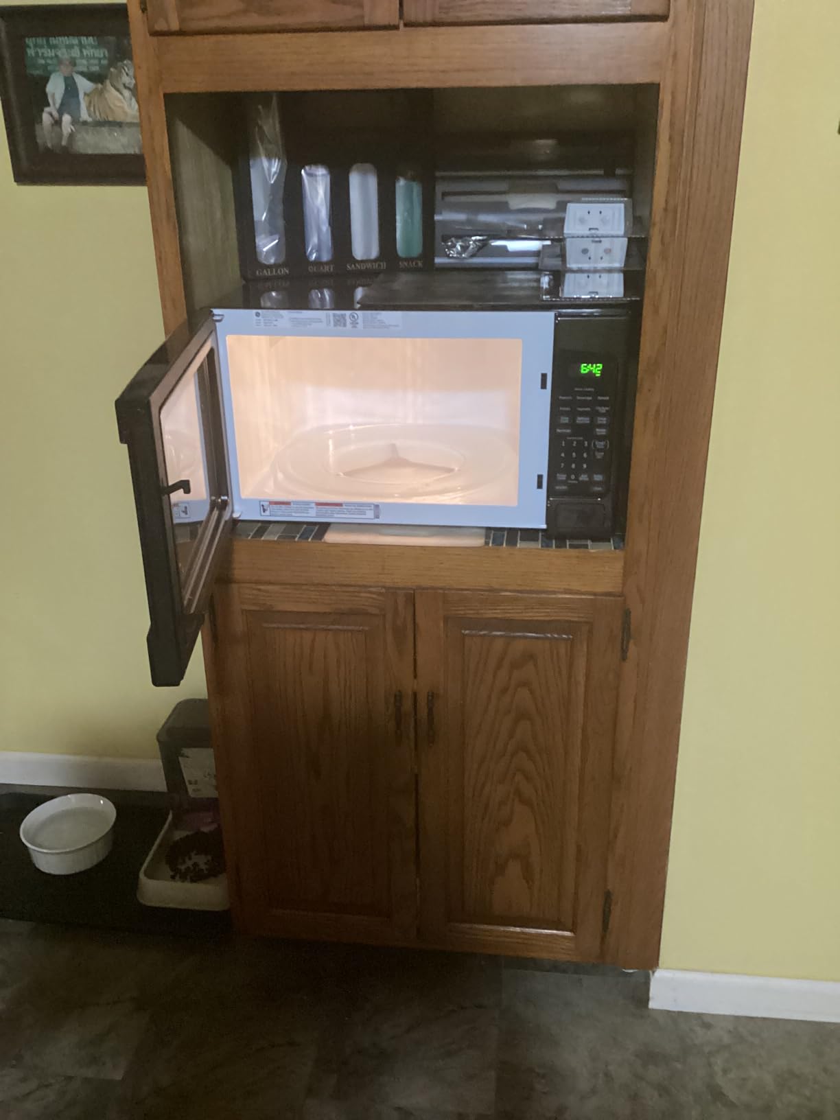 GE Countertop Microwave Oven,1, 200-watt Capacity, 2.0 Cubic Ft., 8 Auto Setting Cooking Settings, Child-Lock Technology, Kitchen Essentials for the Countertop, Dorm Room or Apartment, Stainless Steel customer photo 1