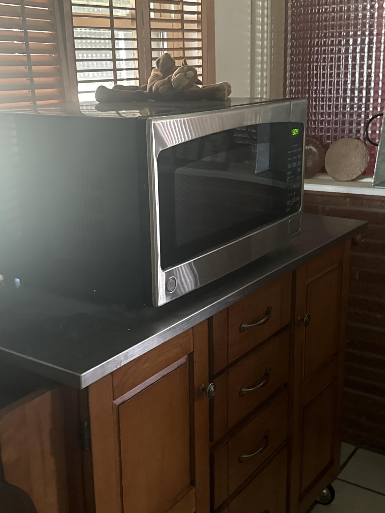GE Countertop Microwave Oven,1, 200-watt Capacity, 2.0 Cubic Ft., 8 Auto Setting Cooking Settings, Child-Lock Technology, Kitchen Essentials for the Countertop, Dorm Room or Apartment, Stainless Steel customer photo 2