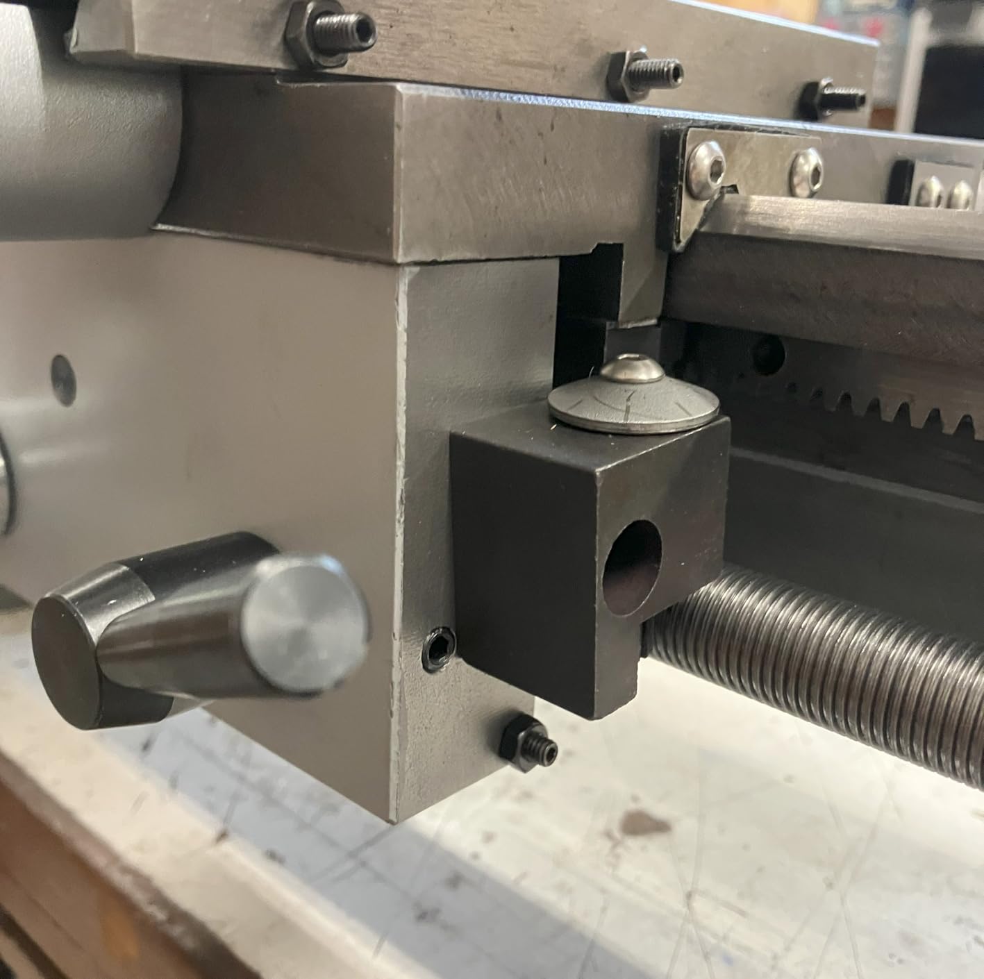 VEVOR Metal Lathe, 8.3'' x 29.5'' Benchtop Metal Lathe 0-2500 RPM Continuously Variable Speed 750W Brushless Motor Metal Gears with LCD Display Metal Lathe Machine customer photo 2