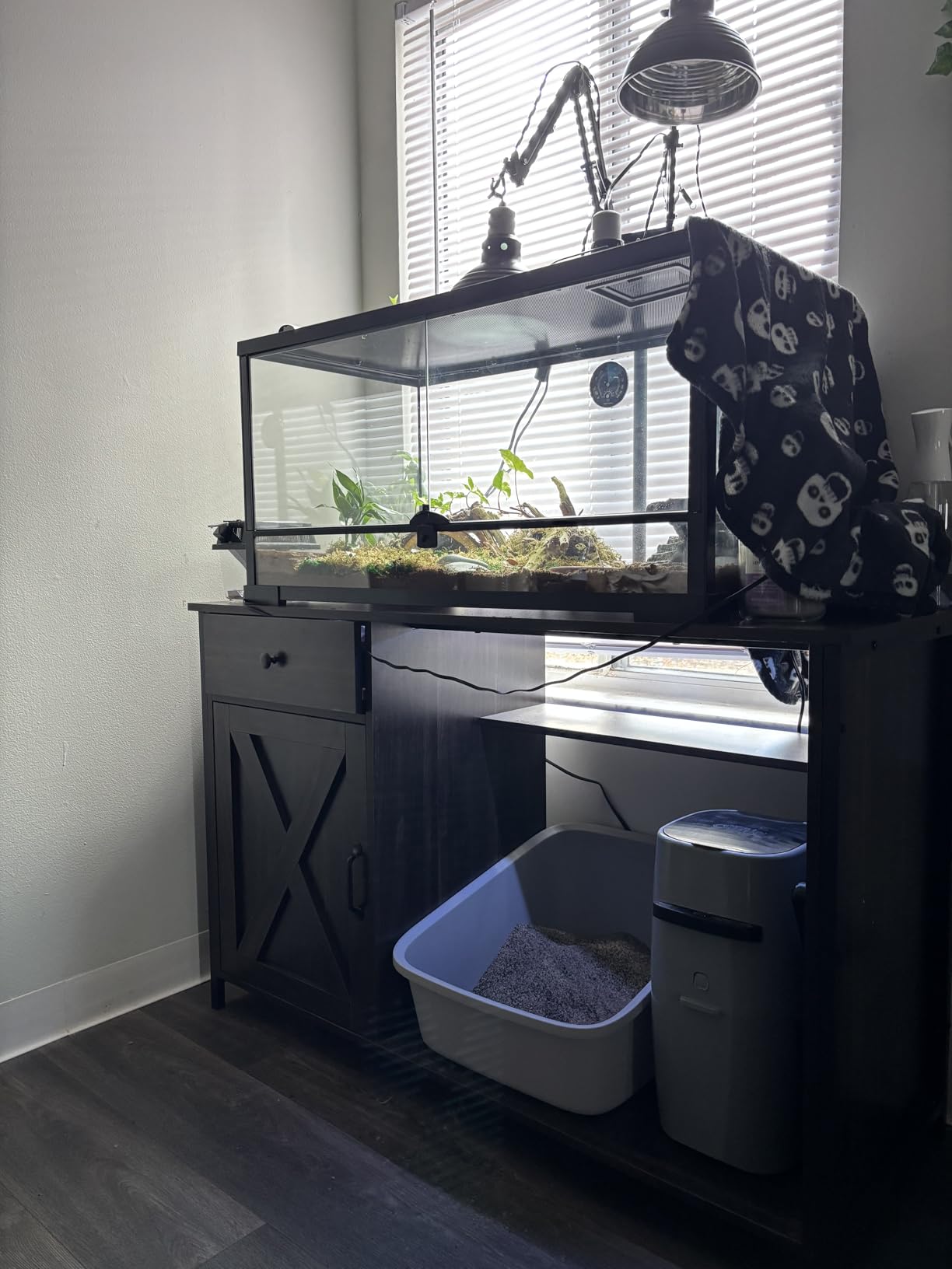 4ever2buy 55-75 Gallon Fish Tank Stand with Power Outlets, LED Light, Heavy Duty Aquarium Stand with Cabinet for Fish Tank Accessories Storage, for Turtle Tank, Reptile Terrarium, 1100LBS, Oak customer photo 2