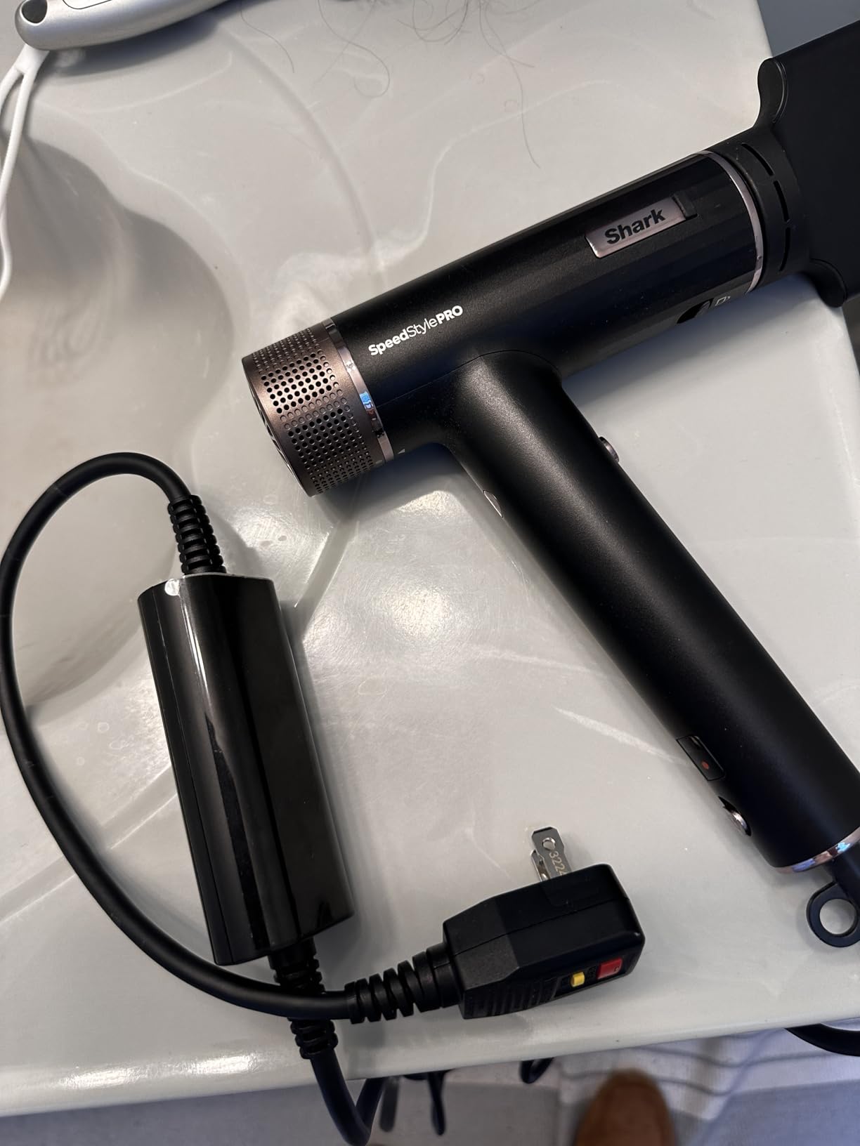 Shark SpeedStyle Pro Ionic Hair Dryer, Scalp Shield, Fine-Medium, HD731 | 0-100 MPH Airflow in Seconds, Turbo Concentrator & QuickSmooth Brush, Sleek High-Shine Volume customer photo 1