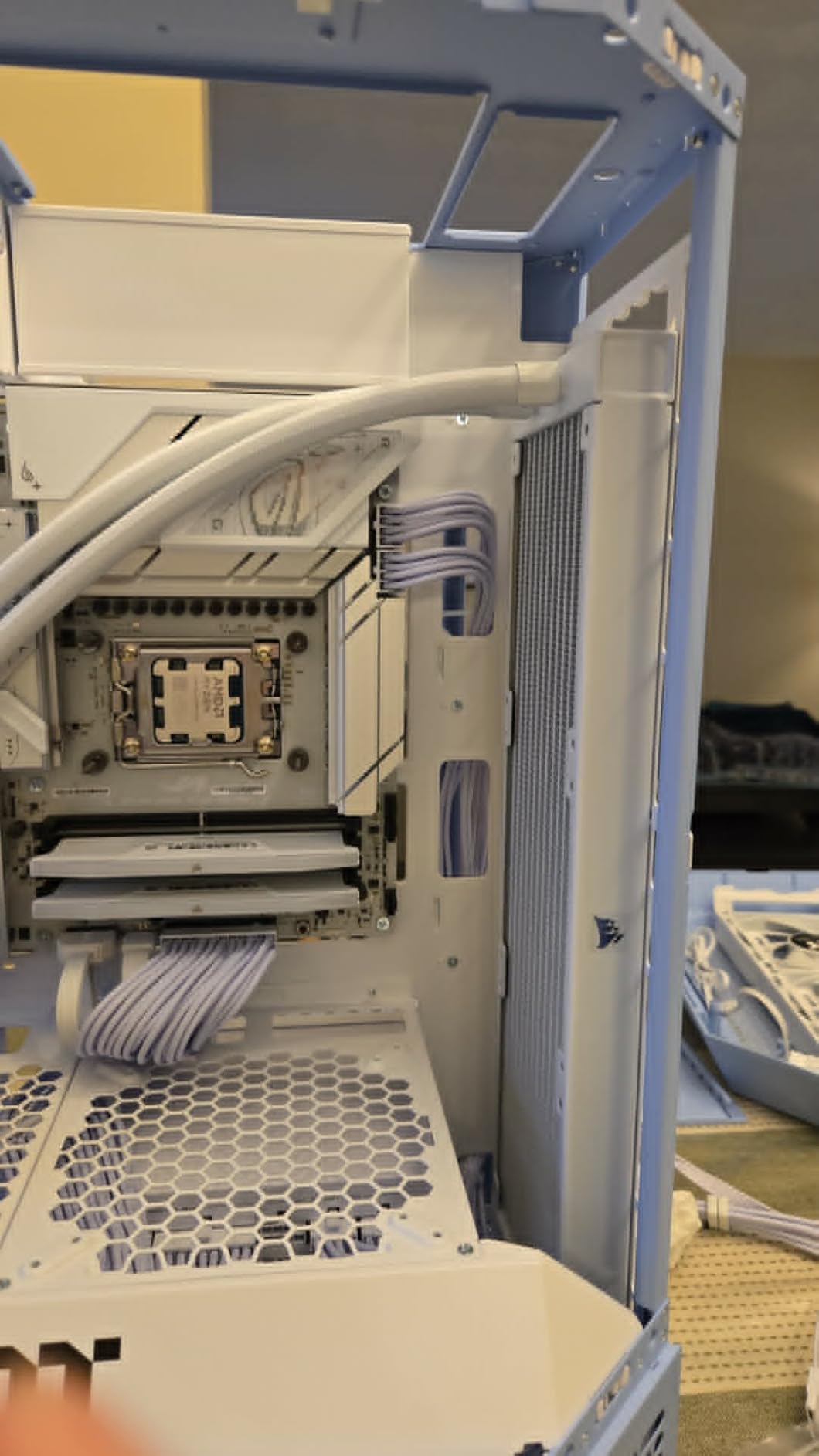CORSAIR Nautilus 360 RS ARGB Liquid CPU Cooler - 360mm AIO - Low-Noise - Direct Motherboard Connection - Daisy-Chain - Intel LGA 1851/1700, AMD AM5/AM4 - 3X RS120 ARGB Fans Included - White customer photo 2