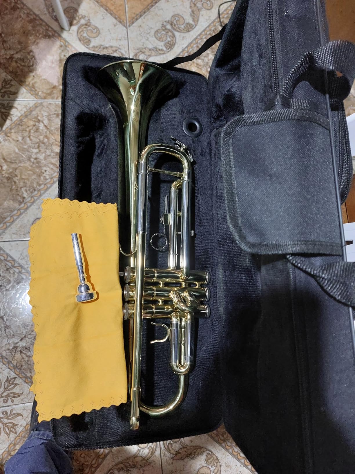 CAHAYA Bb Trumpet Instrument Brass Student Trumpet Trompeta Set Gold | Includes Hard Case, 7C Mouthpiece & Gloves. Standard Brass Trumpet Instrument for Beginner and Advanced Students customer photo 2