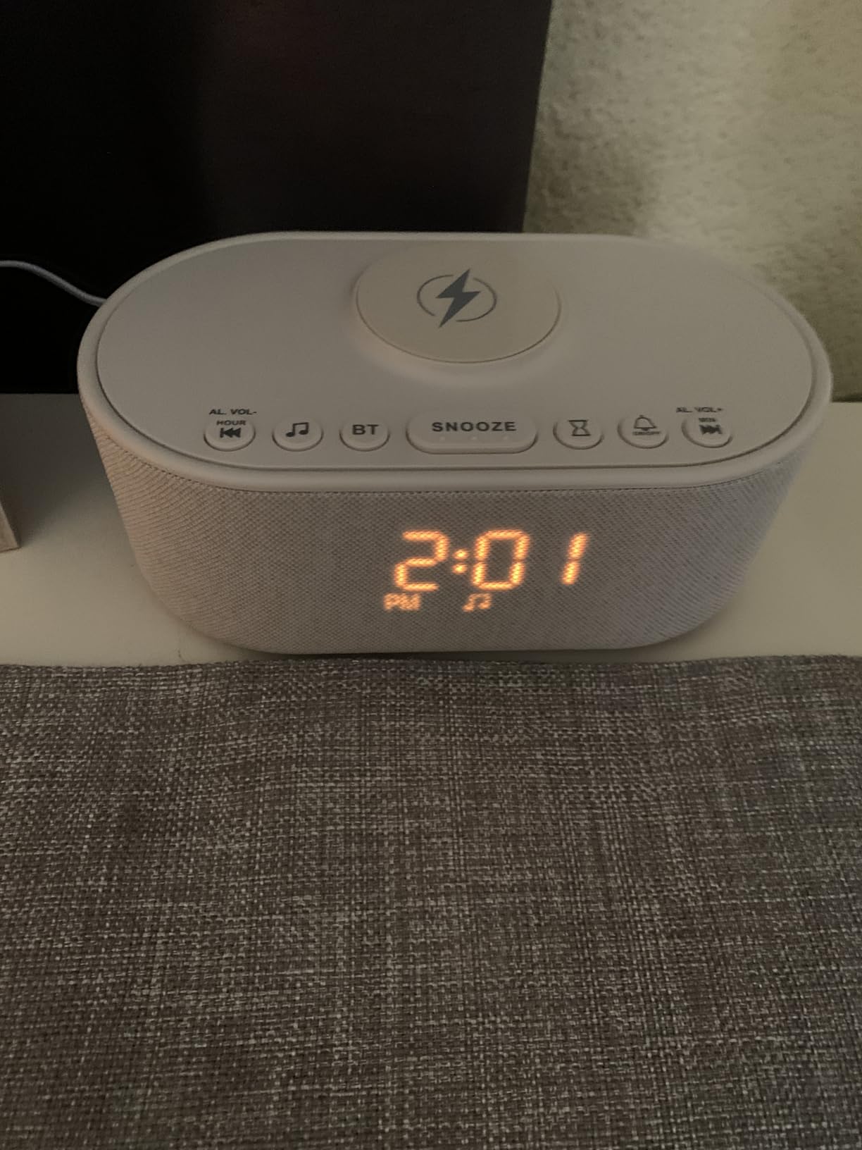 Odokee Sound Machine Alarm Clock for Bedrooms with Wireless Charging, Dimmable Clock with Bluetooth Speaker, White Noise Machine with 21 Soothing Sounds customer photo 1