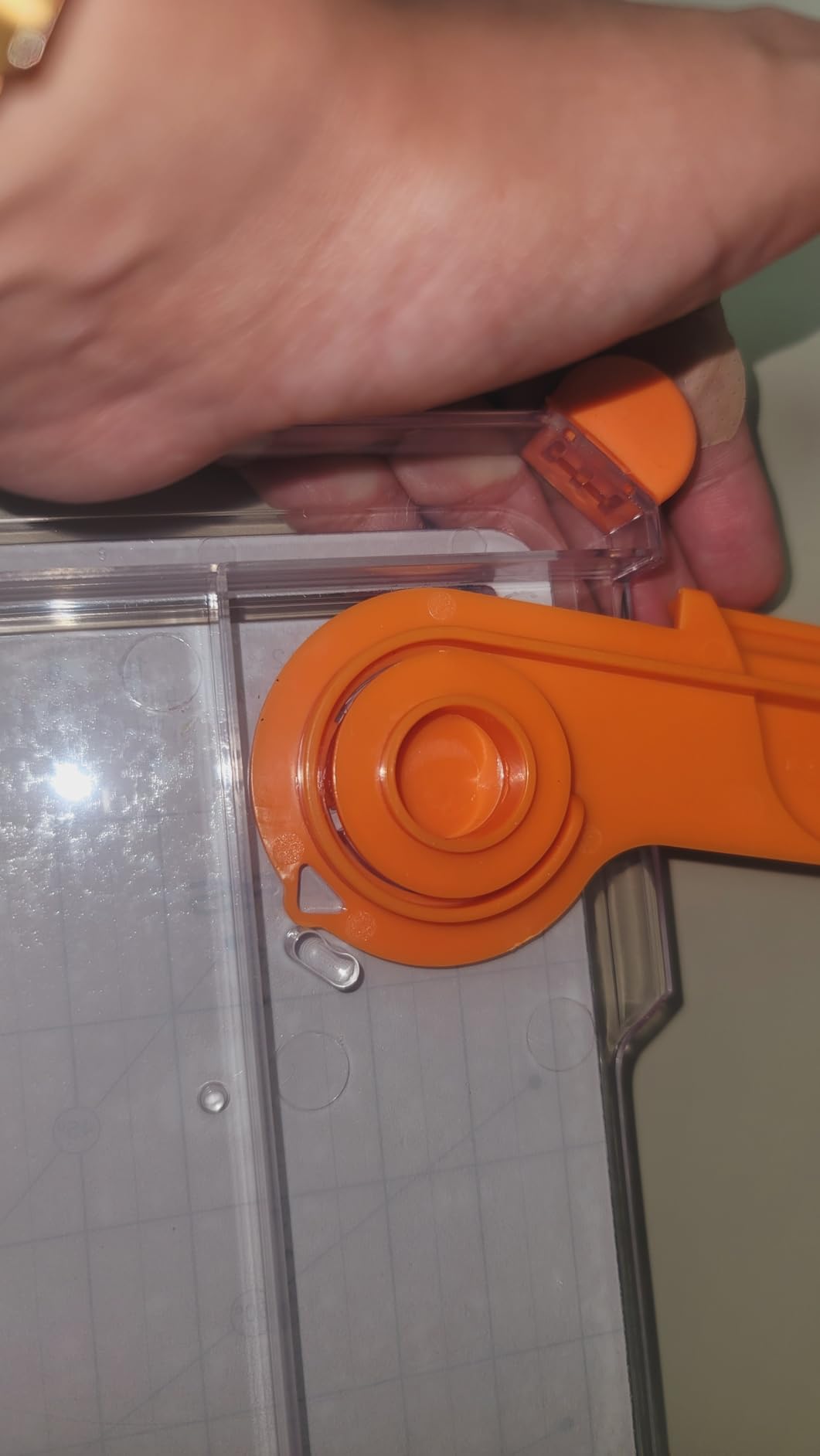 Fiskars Precision Paper Trimmer, Easy and Accurate Crafting Tool, Cuts Straight for Crafts, Cards, and More customer photo 1