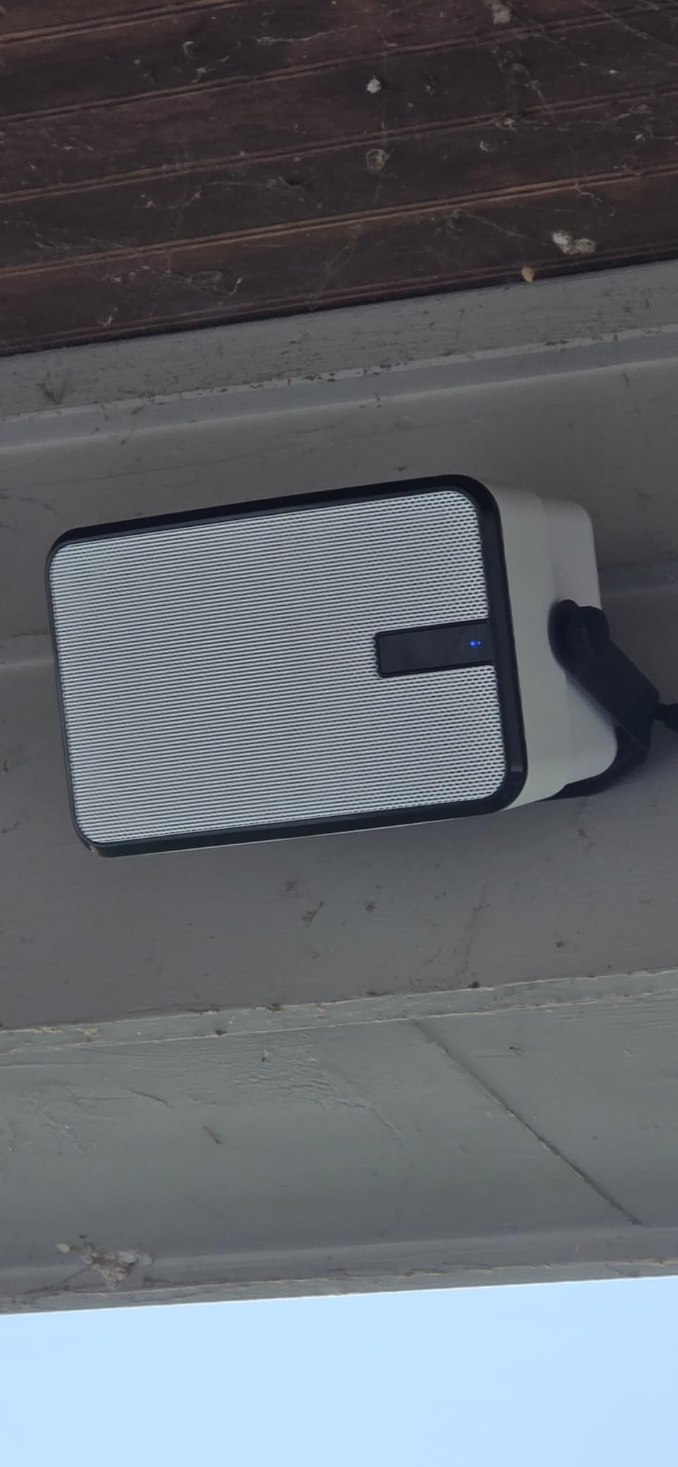400W Outdoor Bluetooth Speakers, Wireless Sync Between Speakers, Powerful Bass, Wall Mount for Patio, Porch, Gazebo, Garage, 2-Pack, White (MZ-621) customer photo 1